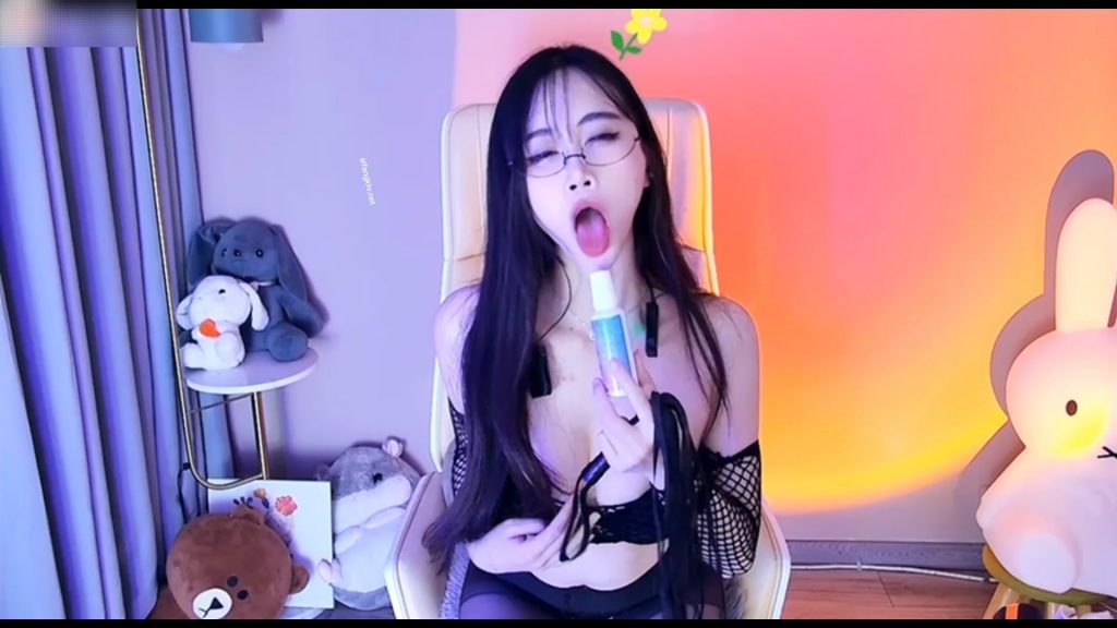 图片[2]深夜宿舍-仓鼠控的第二选择【网易CC 小野马】开裆黑丝蕾丝内内 表情抖抖抖！【2V】【426M】深夜宿舍-仓鼠控的第二选择