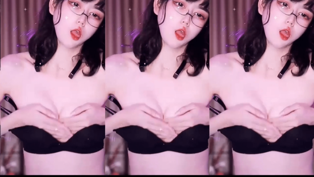 图片[3]深夜宿舍-仓鼠控的第二选择【网易CC 琉璃】新千元大尺内衣定制！抖胸顶胯顶臀 吊带开裆黑丝盛宴！独家超顶！【2V】【791M】深夜宿舍-仓鼠控的第二选择