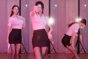 【虎牙 坏空空】这黑丝真油真润！露di裤？小秘给你送文件 衬衫扣子要崩坏【1V】深夜宿舍-仓鼠控的第二选择