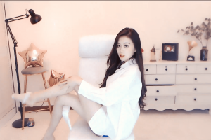 【虎牙 张昔由】定制热舞集(老版) 极品高颜值御姐 长腿丝足 超诱惑！(第三弹)【5V】深夜宿舍-仓鼠控的第二选择