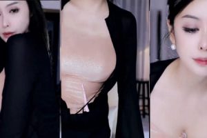 【斗鱼 张琪格】巨乳、黑丝，屁股隐约可见【3v】深夜宿舍-仓鼠控的第二选择