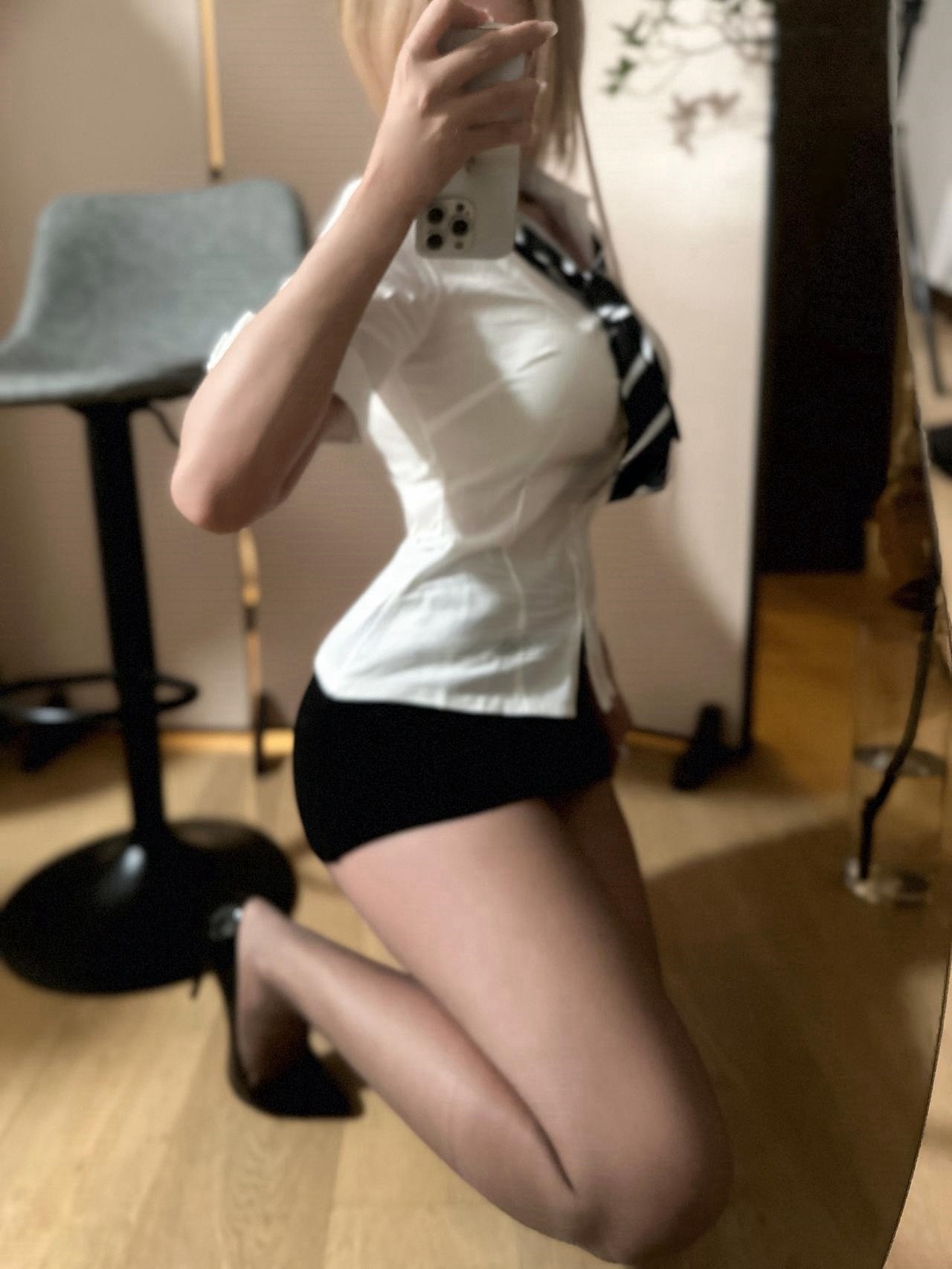 抖音 阿尔卑香小狗子 微密圈  NO.016期 【33P】深夜宿舍-仓鼠控的第二选择