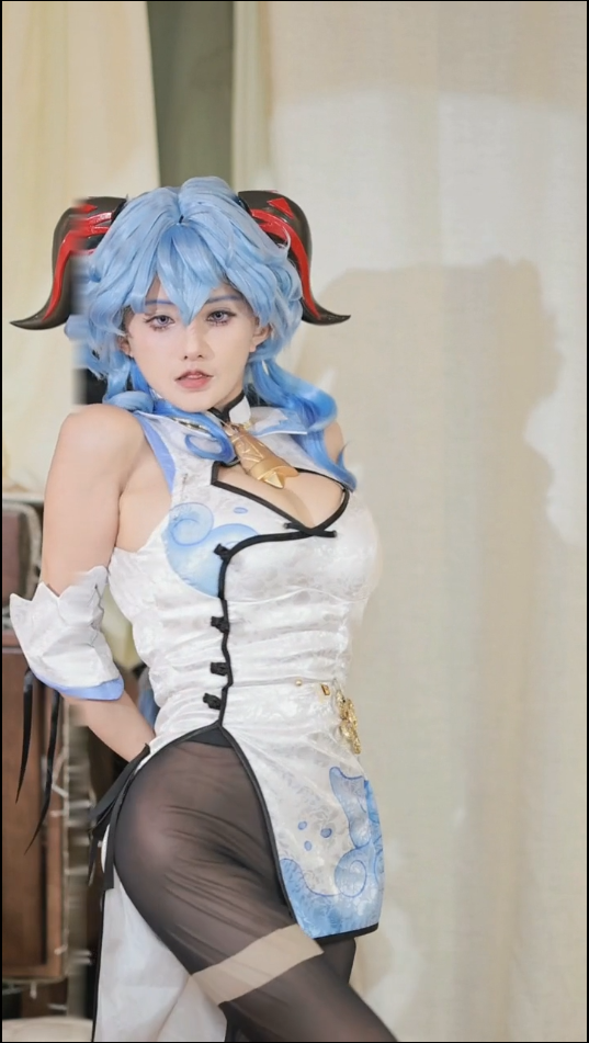 图片[1]深夜宿舍-仓鼠控的第二选择【虎牙 古阿扎】大尺定制巨乳G奶半球 黑丝无内旗袍！【3V】【355M】深夜宿舍-仓鼠控的第二选择