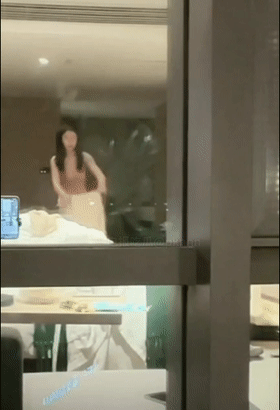 图片[1]深夜宿舍-仓鼠控的第二选择【抖音 吴柳芳】12月热搜第一❤️体操冠军@⚡退役后做擦边女主播 早期直播走光流出【8V10P】【104M】深夜宿舍-仓鼠控的第二选择