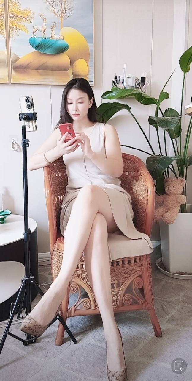 图片[7]深夜宿舍-仓鼠控的第二选择【无在线播放】抖音 瑜伽一澜 高贵气质御姐 丝袜高跟 露点 裸舞 骚B特写【7V】【305M】深夜宿舍-仓鼠控的第二选择