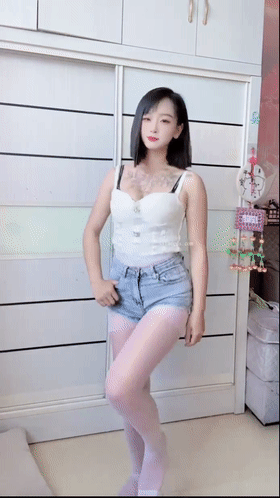 图片[11]深夜宿舍-仓鼠控的第二选择【无在线播放】快手骚骚主播 晨洁、笨蛋小鱼、宝粉 性感内衣骚舞自摸诱惑【13V】【2.02G】深夜宿舍-仓鼠控的第二选择