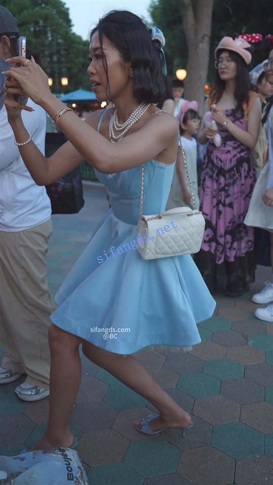 图片[3]深夜宿舍-仓鼠控的第二选择【无在线播放】(BC-SSS-090)吊带公主裙姐妹..半蹲拍照被CD..竟然都穿丁字裤【1V】【959M】深夜宿舍-仓鼠控的第二选择