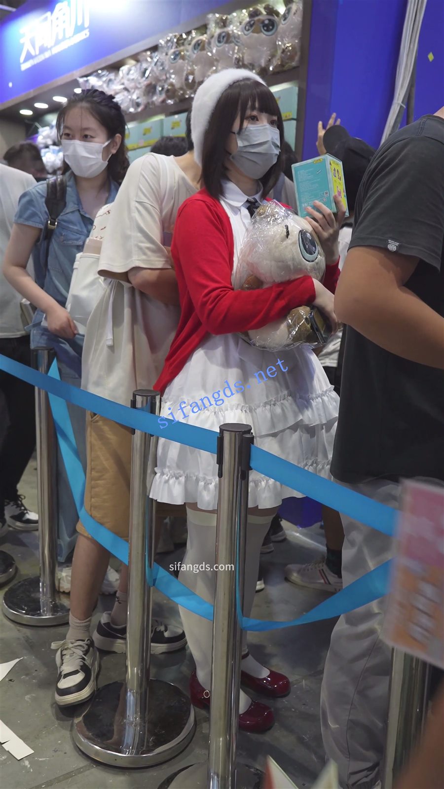 图片[2]深夜宿舍-仓鼠控的第二选择【无在线播放】【xxn-313】路人女主cos小姐姐..护栏反光照亮蕾丝边内裤【1V】【346M】深夜宿舍-仓鼠控的第二选择