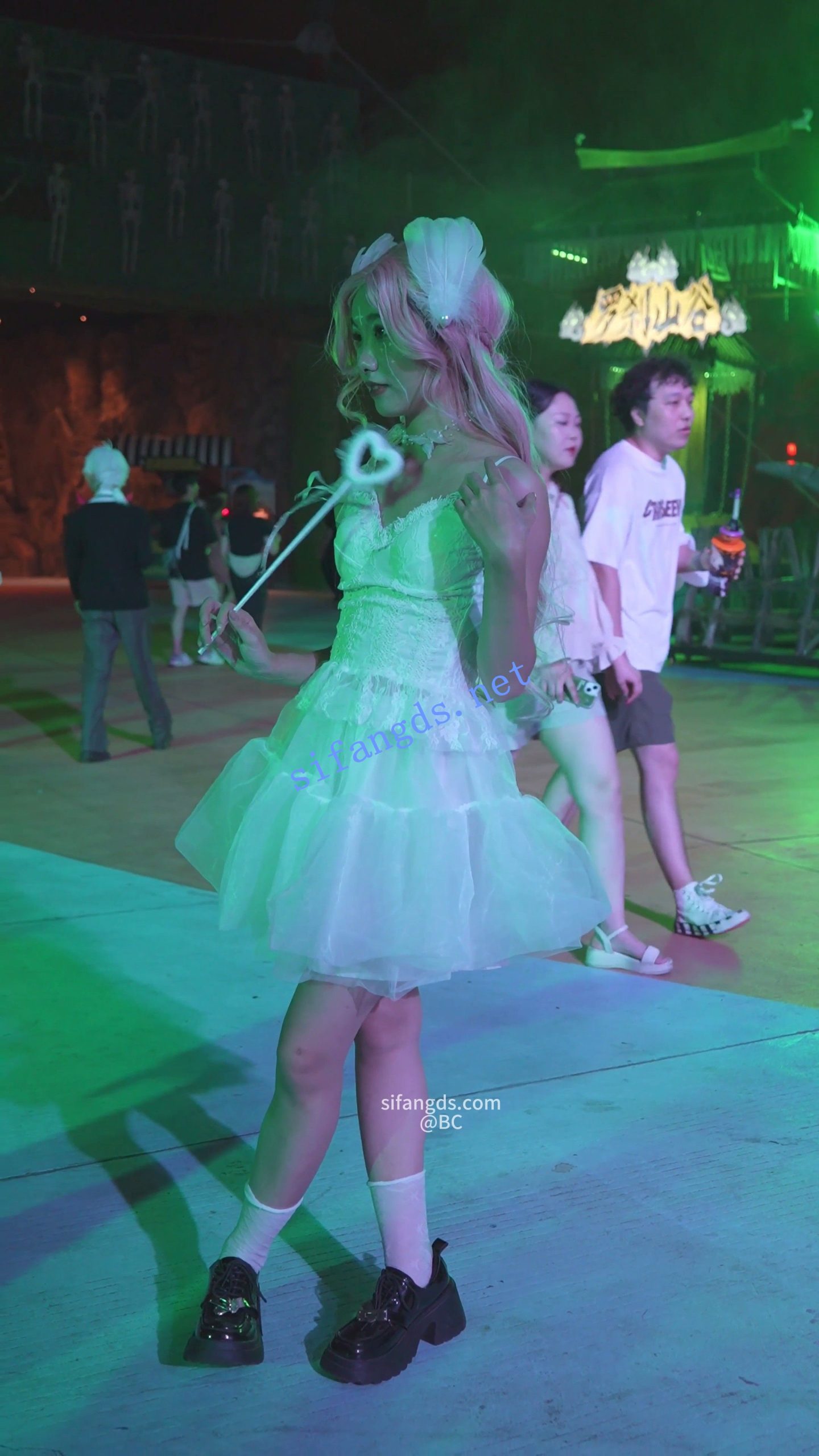 图片[4]深夜宿舍-仓鼠控的第二选择【无在线播放】(BC-SSS-092)蕾丝裙美女拍照..趁乱开闪CD..强光照亮粉色内裤【1V】【630M】深夜宿舍-仓鼠控的第二选择