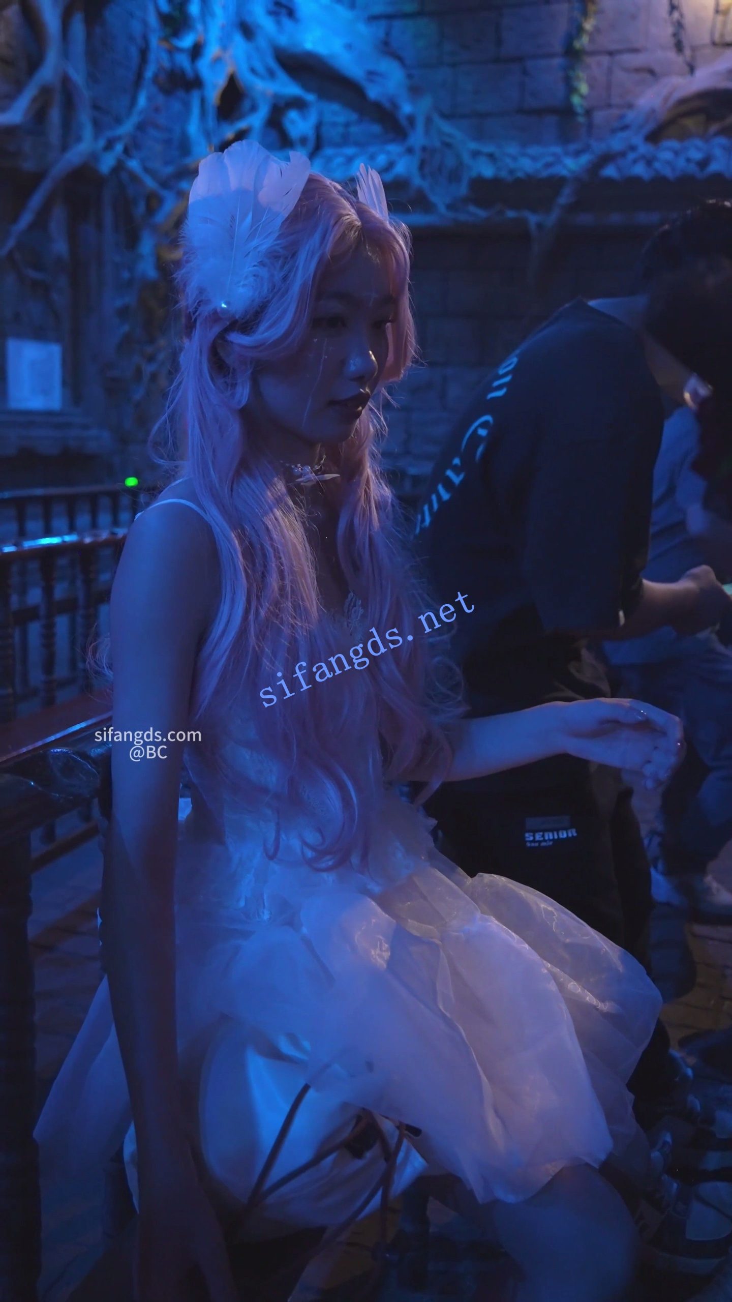 图片[6]深夜宿舍-仓鼠控的第二选择【无在线播放】(BC-SSS-092)蕾丝裙美女拍照..趁乱开闪CD..强光照亮粉色内裤【1V】【630M】深夜宿舍-仓鼠控的第二选择