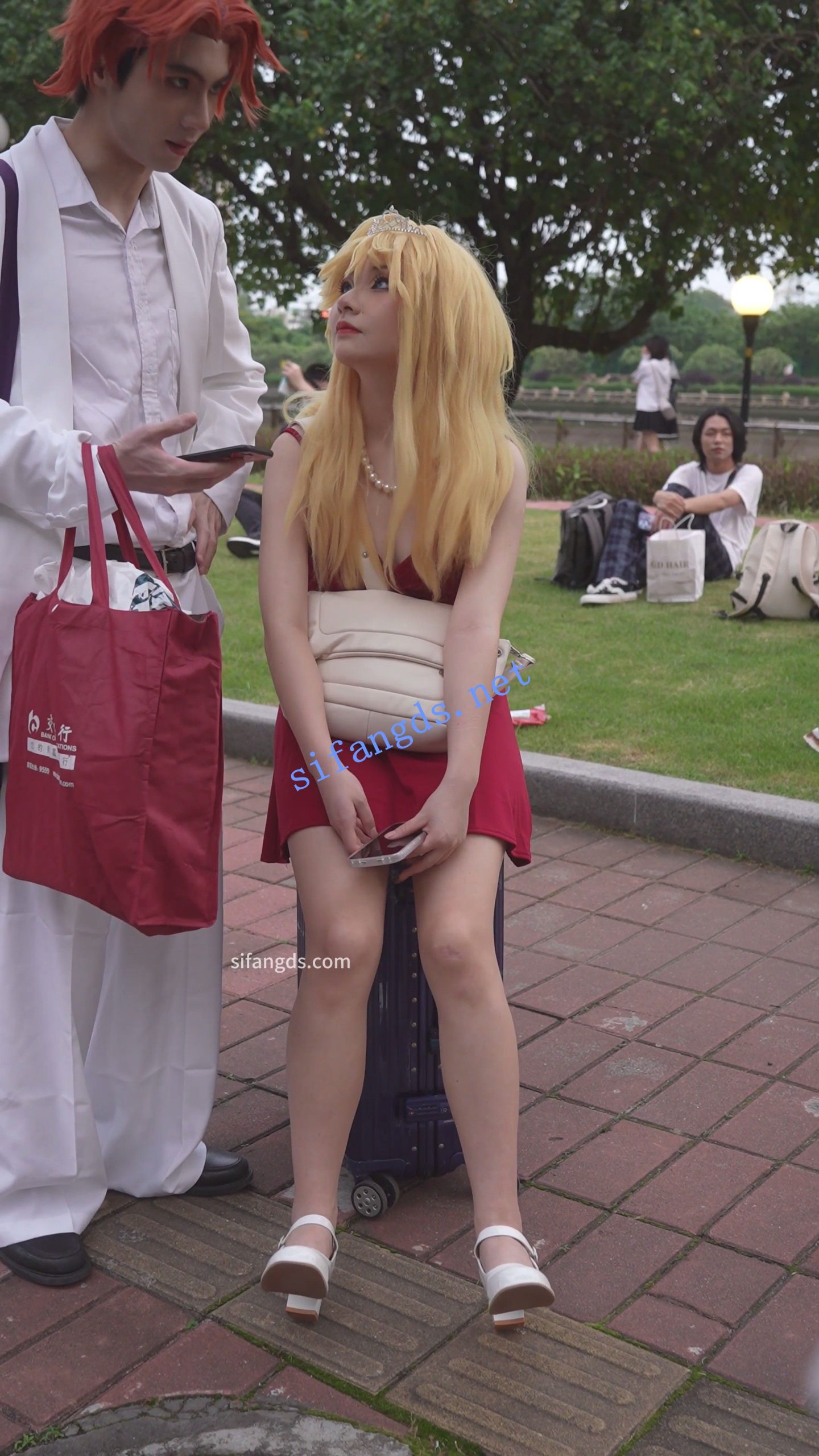 图片[4]深夜宿舍-仓鼠控的第二选择【无在线播放】【xxn-312】吊带红裙金发美女..蕾丝边可爱卡通内一路跟拍【1V】【360M】深夜宿舍-仓鼠控的第二选择