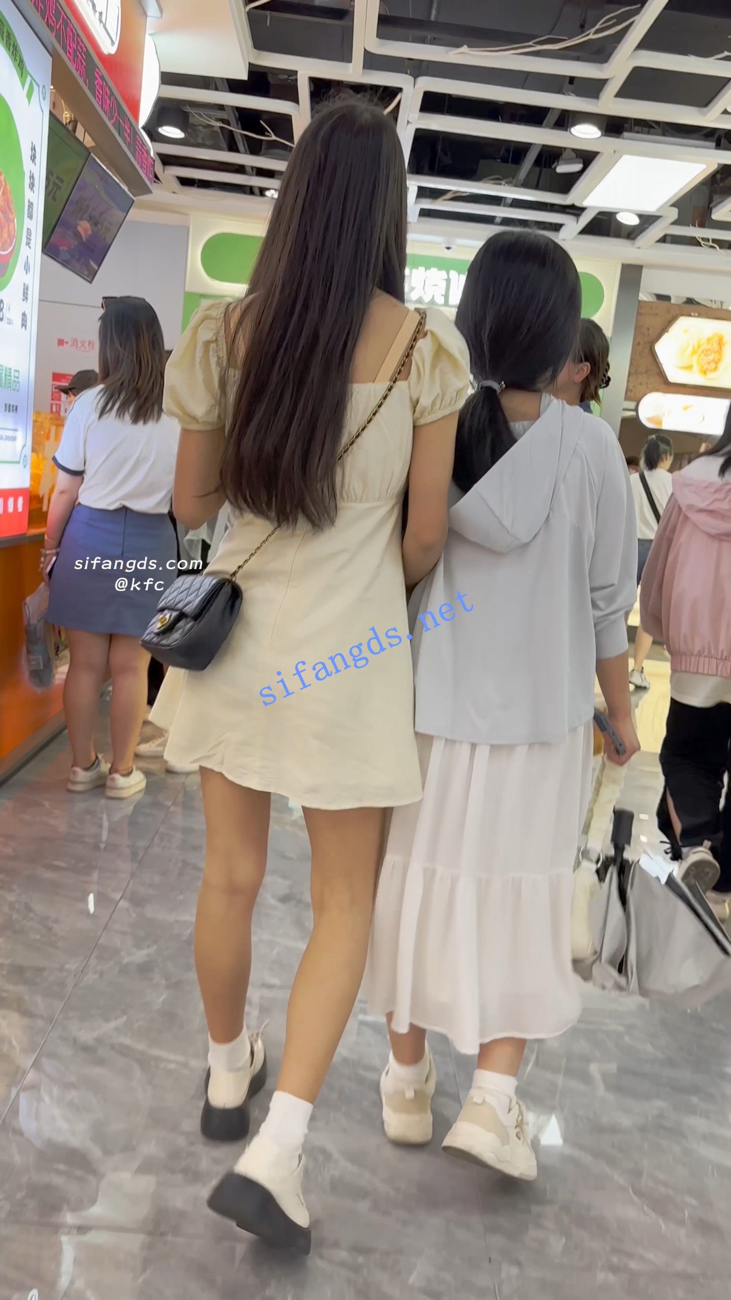 图片[2]深夜宿舍-仓鼠控的第二选择【无在线播放】【KFC】长裙学生妹和舍友吃饭·屁股丰满白色内前后CD露点黑【1V】【646M】深夜宿舍-仓鼠控的第二选择