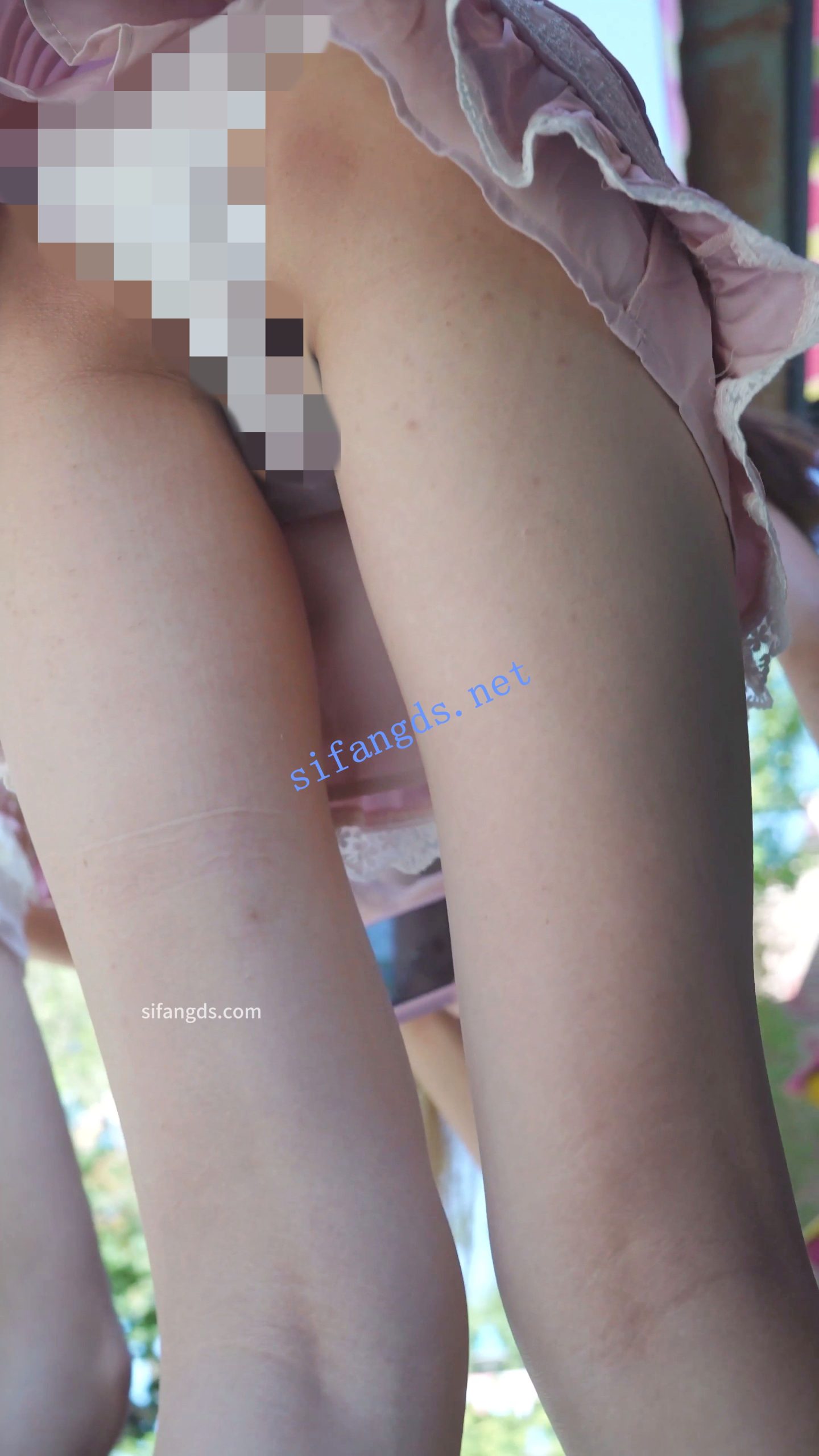 图片[9]深夜宿舍-仓鼠控的第二选择【无在线播放】(BC-AA-577)超短吊带裙美女竟然无打底..弯腰拿东西侧面露毛【1V】【336M】深夜宿舍-仓鼠控的第二选择