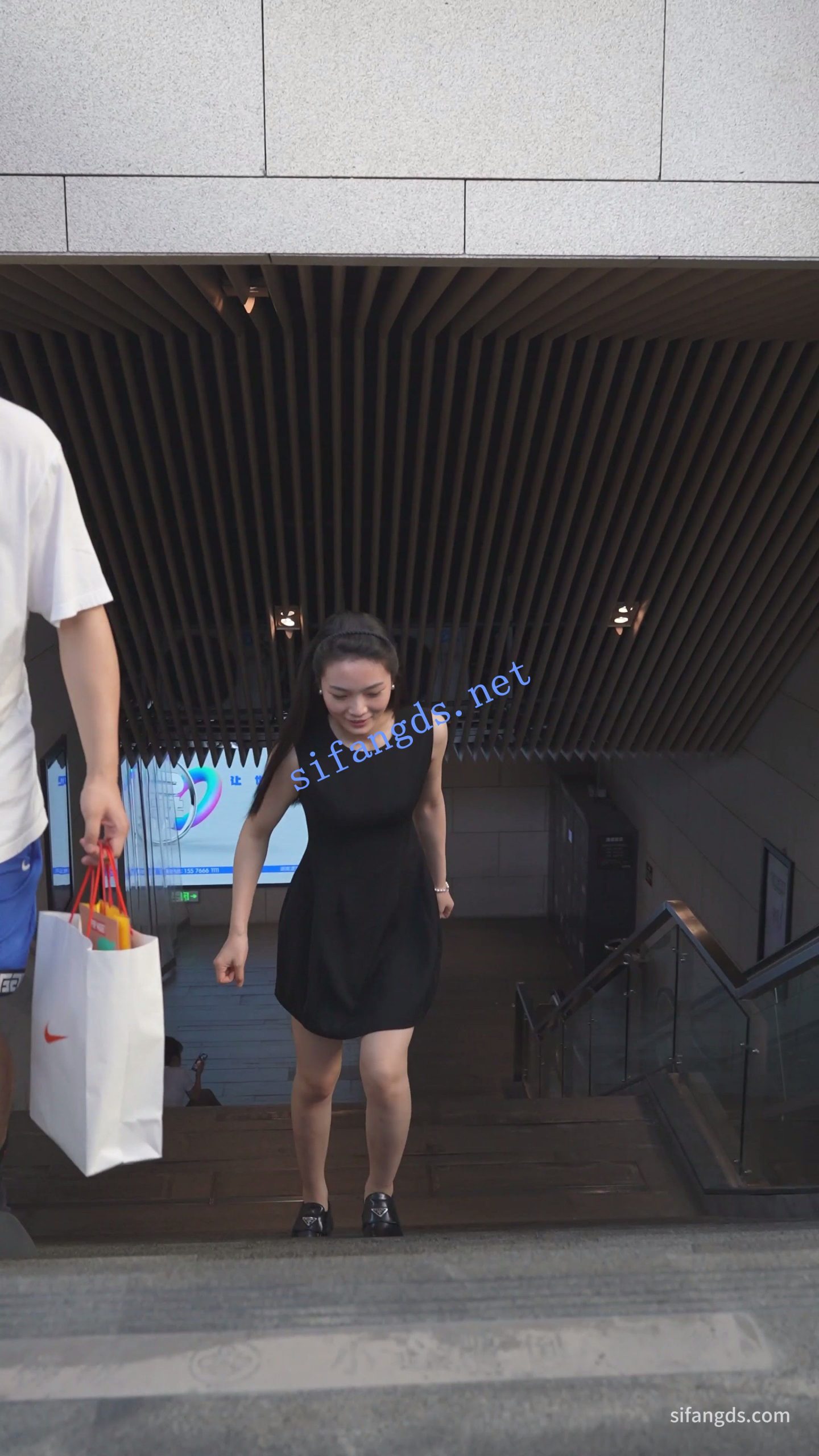 图片[5]深夜宿舍-仓鼠控的第二选择【无在线播放】(BC-AA-566)宽松黑裙美女逛街..无痕窄内靠栏杆被前后CD【1V】【411M】深夜宿舍-仓鼠控的第二选择