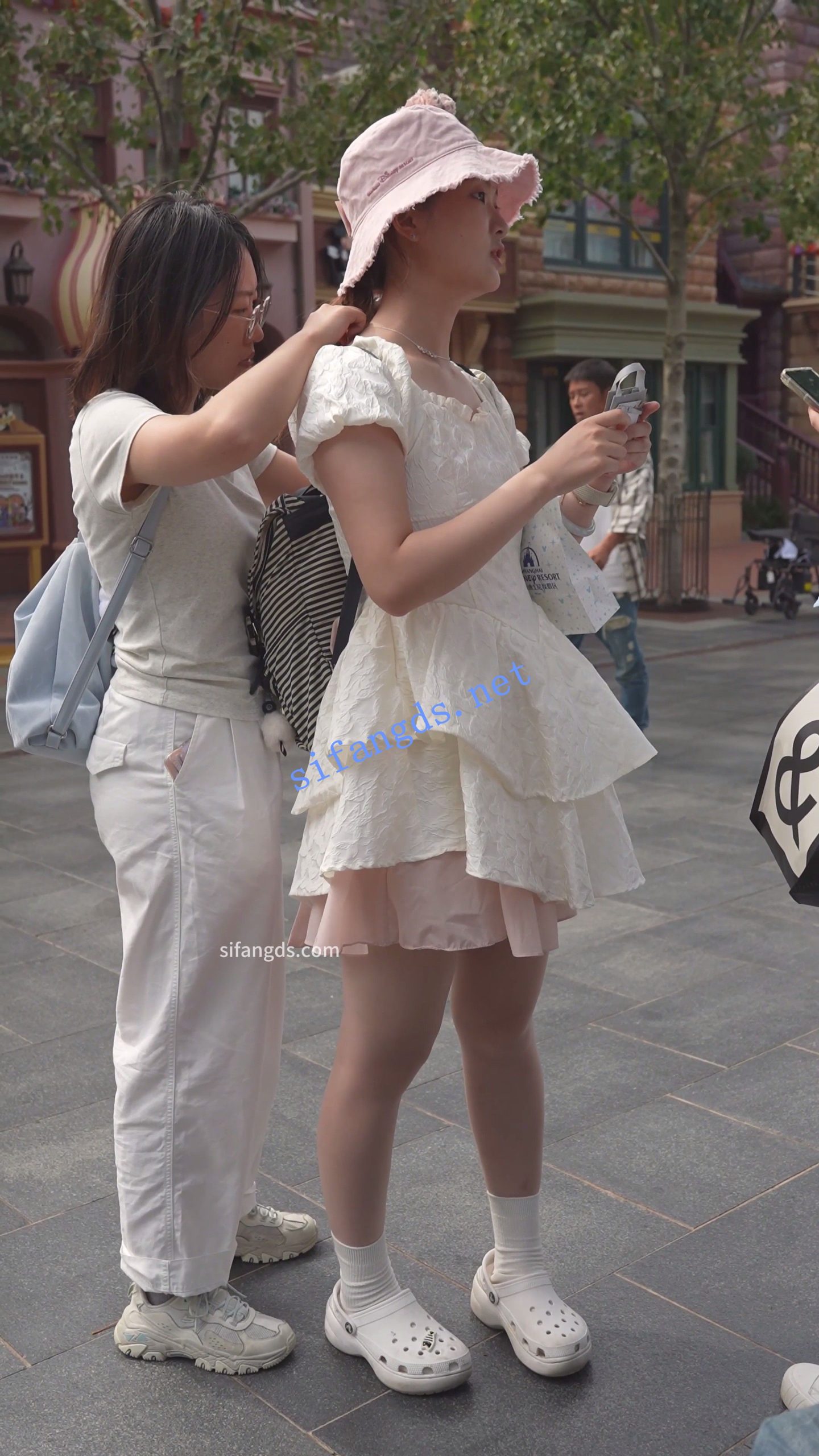 图片[4]深夜宿舍-仓鼠控的第二选择【无在线播放】(BC-AA-575)蕾丝裙小姐姐肉色丝袜破洞了..无痕内弯腰CD【1V】【598M】深夜宿舍-仓鼠控的第二选择