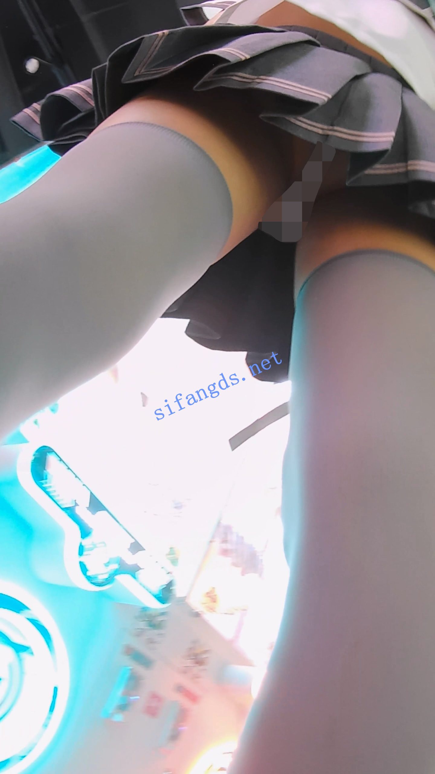 图片[6]深夜宿舍-仓鼠控的第二选择【无在线播放】『D·D』-187-双马尾娇小萝莉，半腿灰丝，绝对领域，白窄内【1V】【527M】深夜宿舍-仓鼠控的第二选择