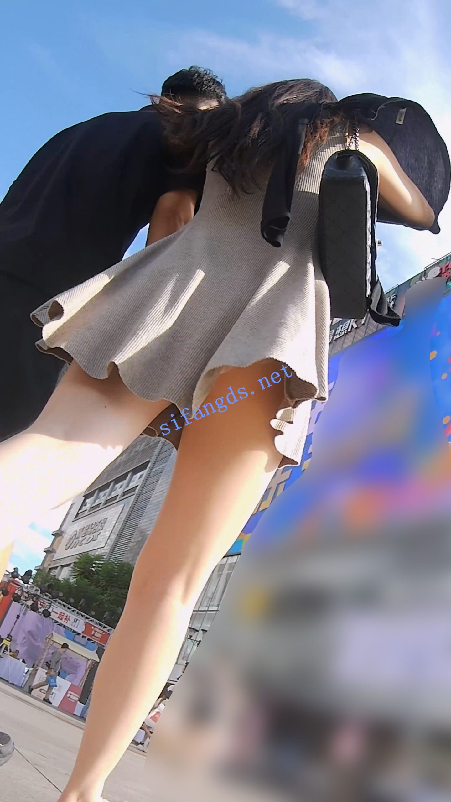 图片[3]深夜宿舍-仓鼠控的第二选择【无在线播放】『D·D』-190-浅灰连衣裙，亮白腿，半透白内带翅膀【1V】【2.05G】深夜宿舍-仓鼠控的第二选择