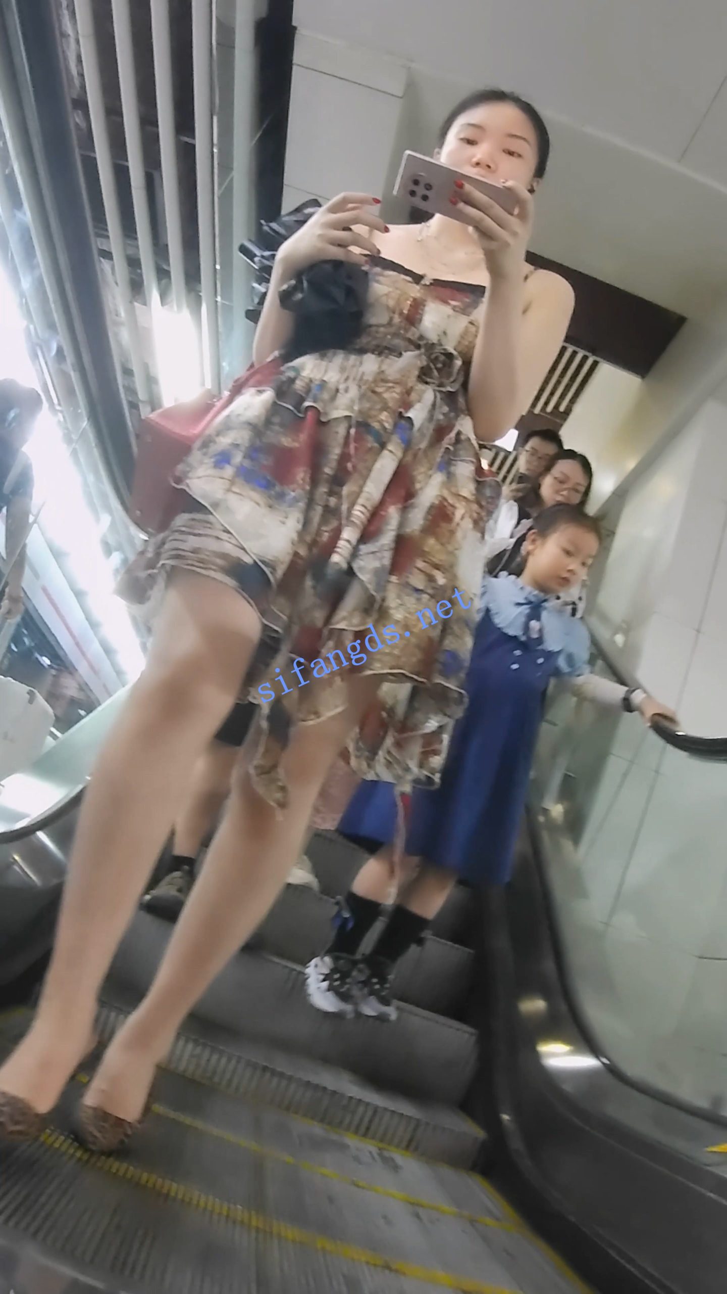 【无在线播放】『D·D』-191-油画碎边连衣裙，长白腿，白内【1V】【782M】深夜宿舍-仓鼠控的第二选择