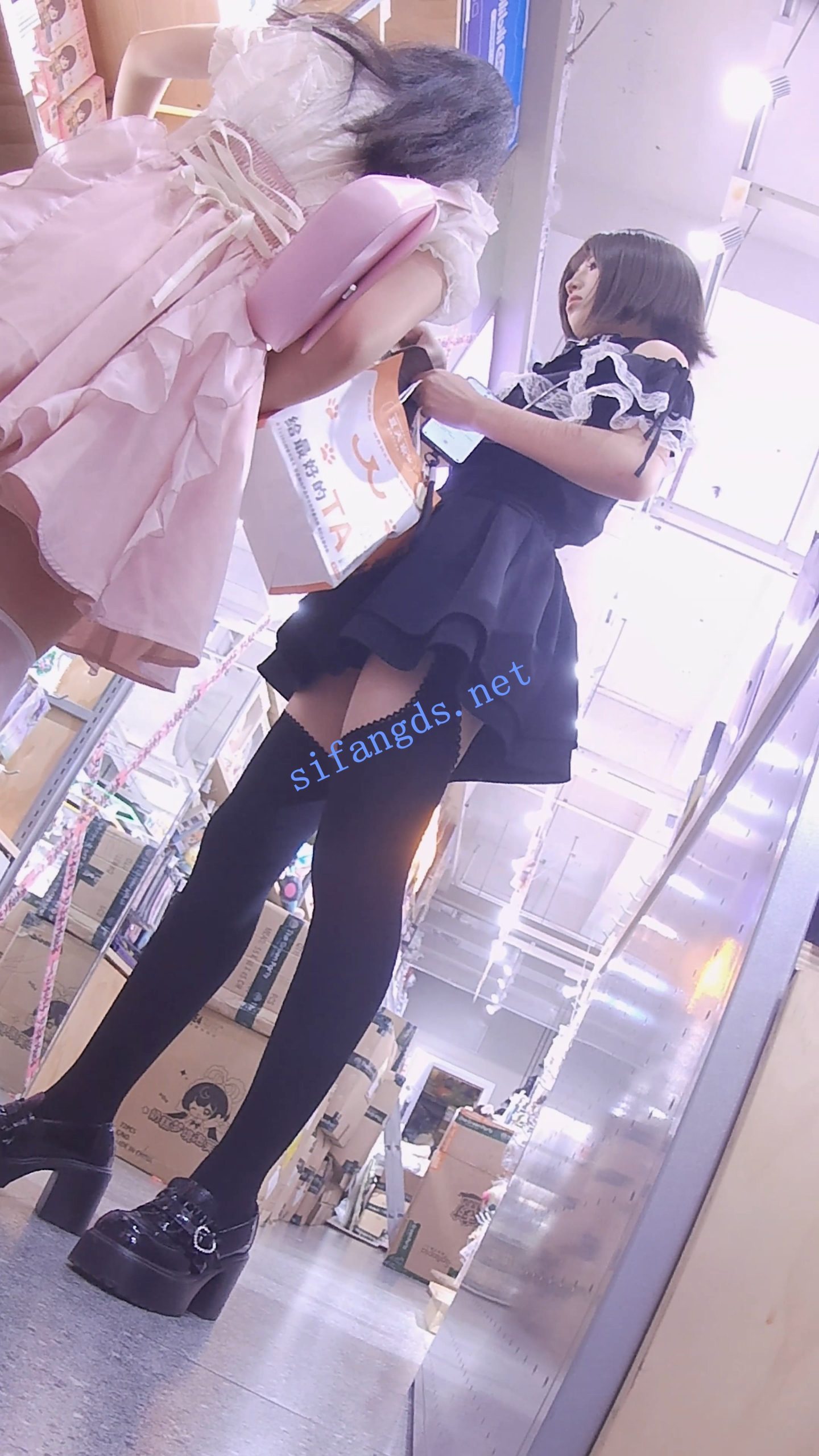 图片[4]深夜宿舍-仓鼠控的第二选择【无在线播放】『D·D』-197-身高175，黑裙COSER，大腿黑袜，黑底【1V】【725M】深夜宿舍-仓鼠控的第二选择