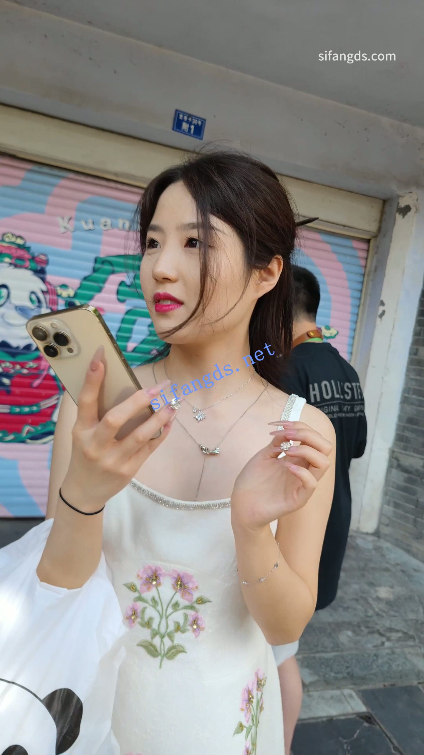 图片[3]深夜宿舍-仓鼠控的第二选择【无在线播放】【CSCD】白色连衣裙清纯美女和闺蜜出来玩，紫色无痕内【1V】【1.02G】深夜宿舍-仓鼠控的第二选择