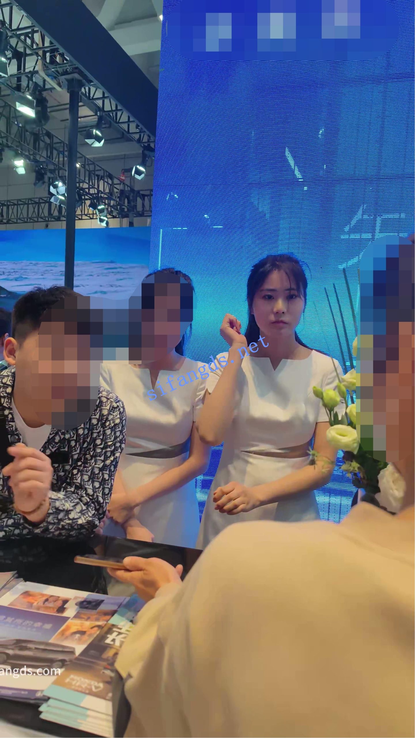 图片[6]深夜宿舍-仓鼠控的第二选择【无在线播放】【CSCD】车展礼仪小姐姐专心接待顾客后面抄底，灰色内【1V】【583M】深夜宿舍-仓鼠控的第二选择