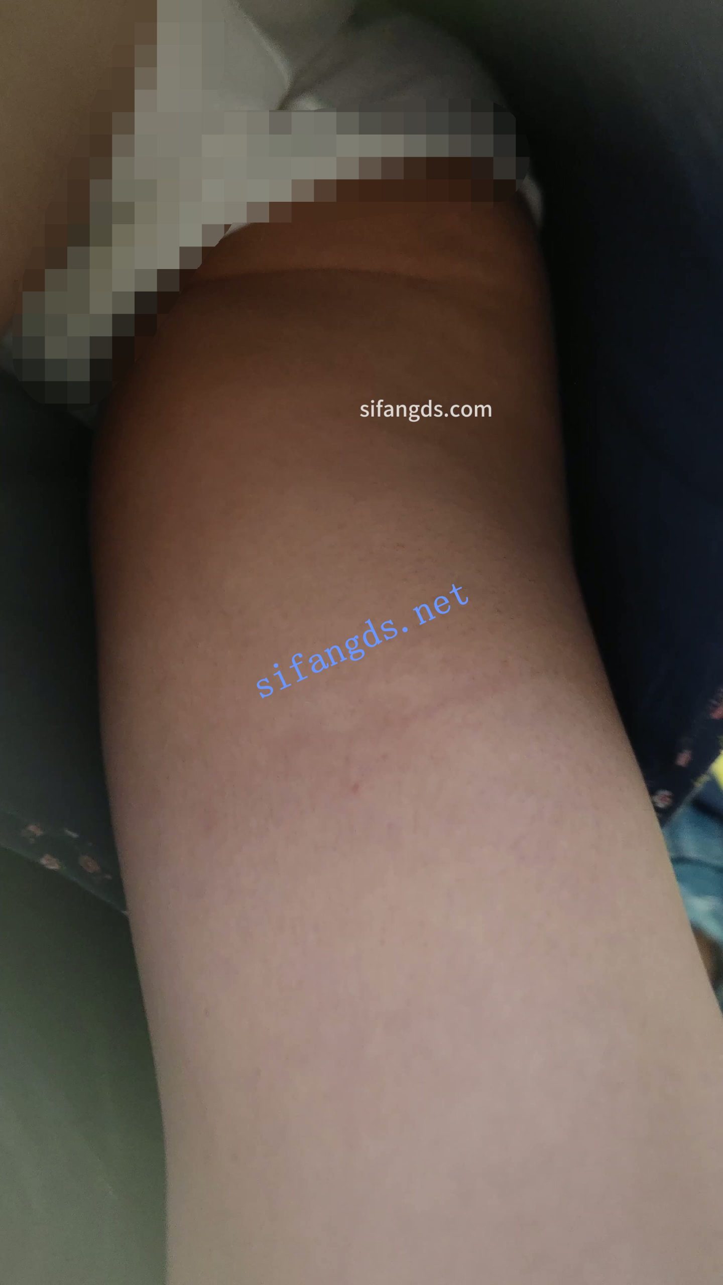 图片[2]深夜宿舍-仓鼠控的第二选择【无在线播放】【CSCD】蓝色印花连衣裙小姐姐和闺蜜逛街，白色内内【1V】【755M】深夜宿舍-仓鼠控的第二选择