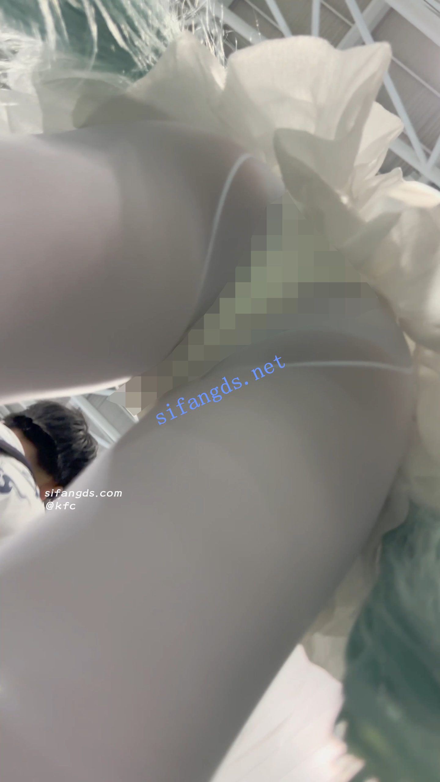 图片[6]深夜宿舍-仓鼠控的第二选择【无在线播放】【KFC】泳装COSER和男友逛街·白色内内被泳装兜住露两边【1V】【346M】深夜宿舍-仓鼠控的第二选择