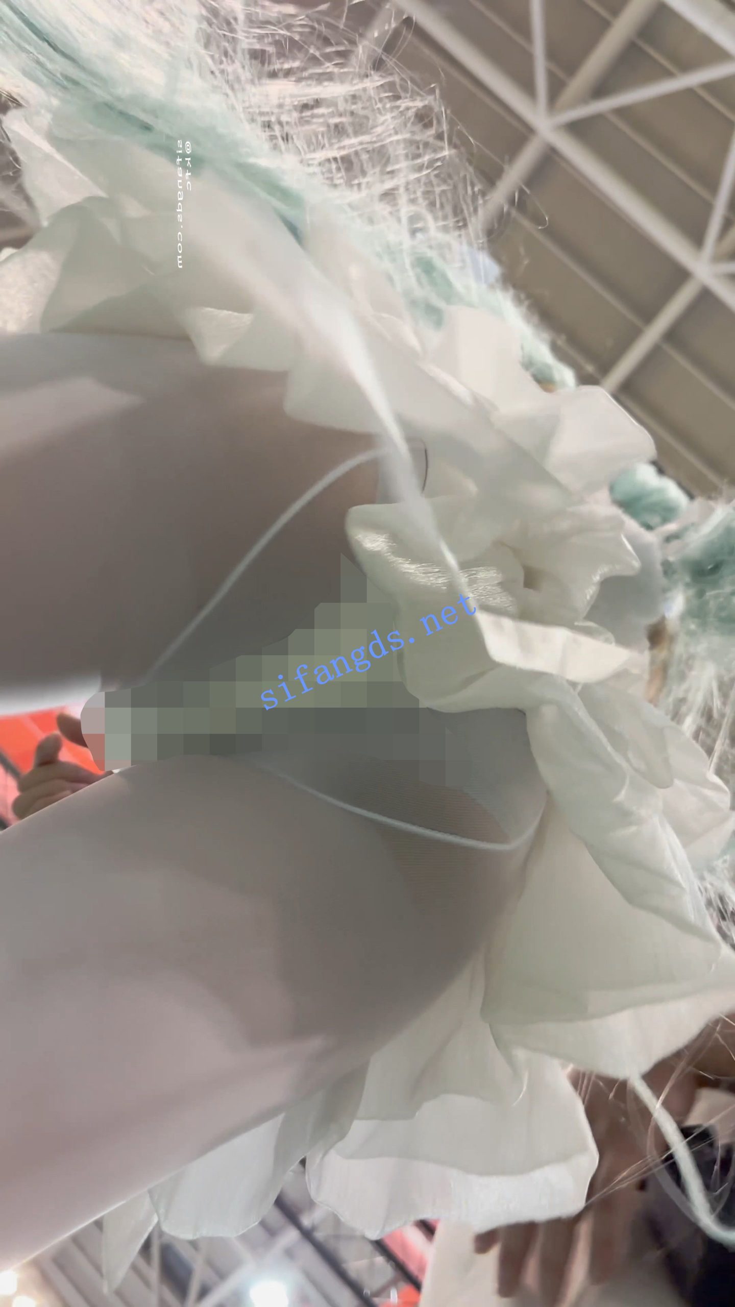 图片[3]深夜宿舍-仓鼠控的第二选择【无在线播放】【KFC】泳装COSER和男友逛街·白色内内被泳装兜住露两边【1V】【346M】深夜宿舍-仓鼠控的第二选择