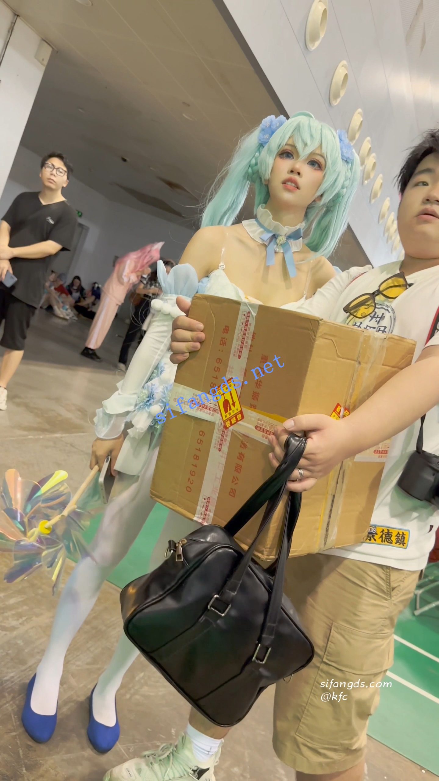 图片[5]深夜宿舍-仓鼠控的第二选择【无在线播放】【KFC】泳装COSER和男友逛街·白色内内被泳装兜住露两边【1V】【346M】深夜宿舍-仓鼠控的第二选择