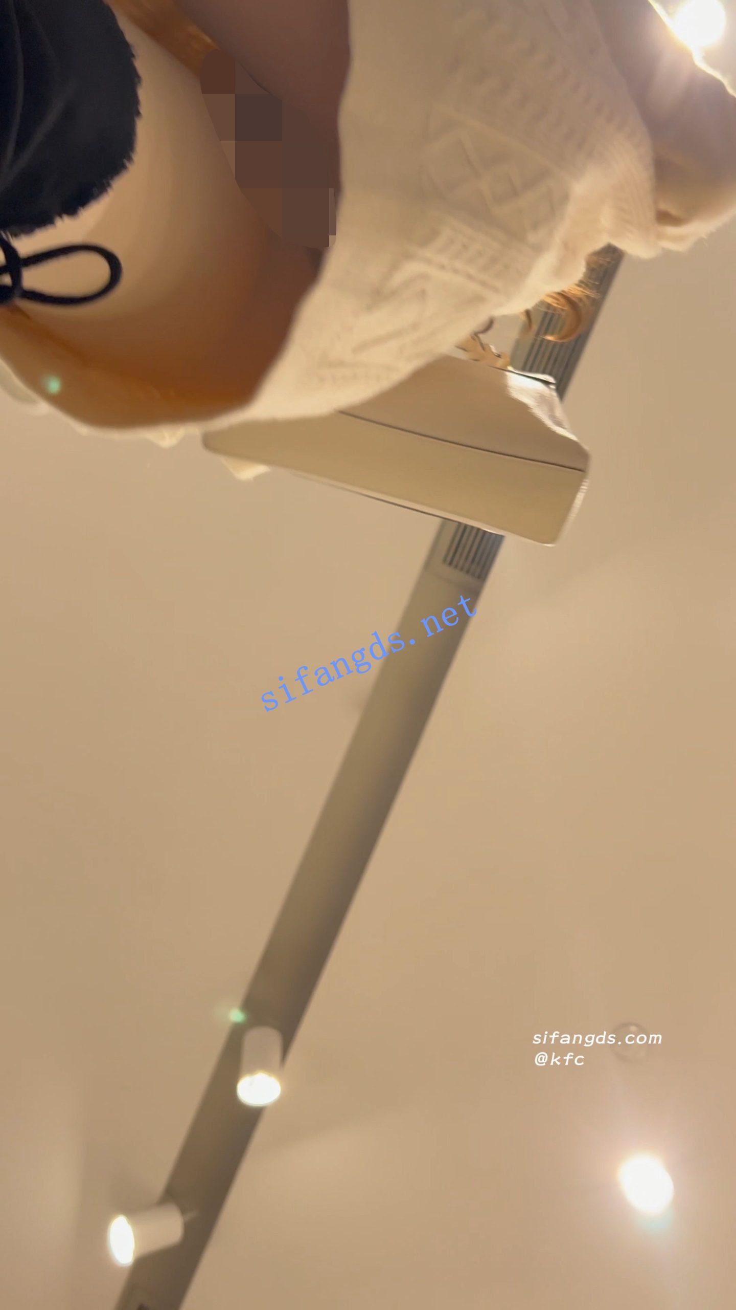 图片[8]深夜宿舍-仓鼠控的第二选择【无在线播放】【日产精选】144电梯开闪CD制服空姐。丝袜过膝袜配骚内【1V】【604M】深夜宿舍-仓鼠控的第二选择