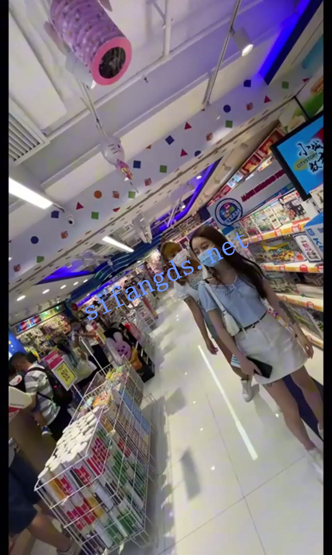 图片[3]深夜宿舍-仓鼠控的第二选择【无在线播放】【1597系列CD】30-31地铁站CD长裙粉内+牛仔裙窄内勒出13缝【2V】【693M】深夜宿舍-仓鼠控的第二选择