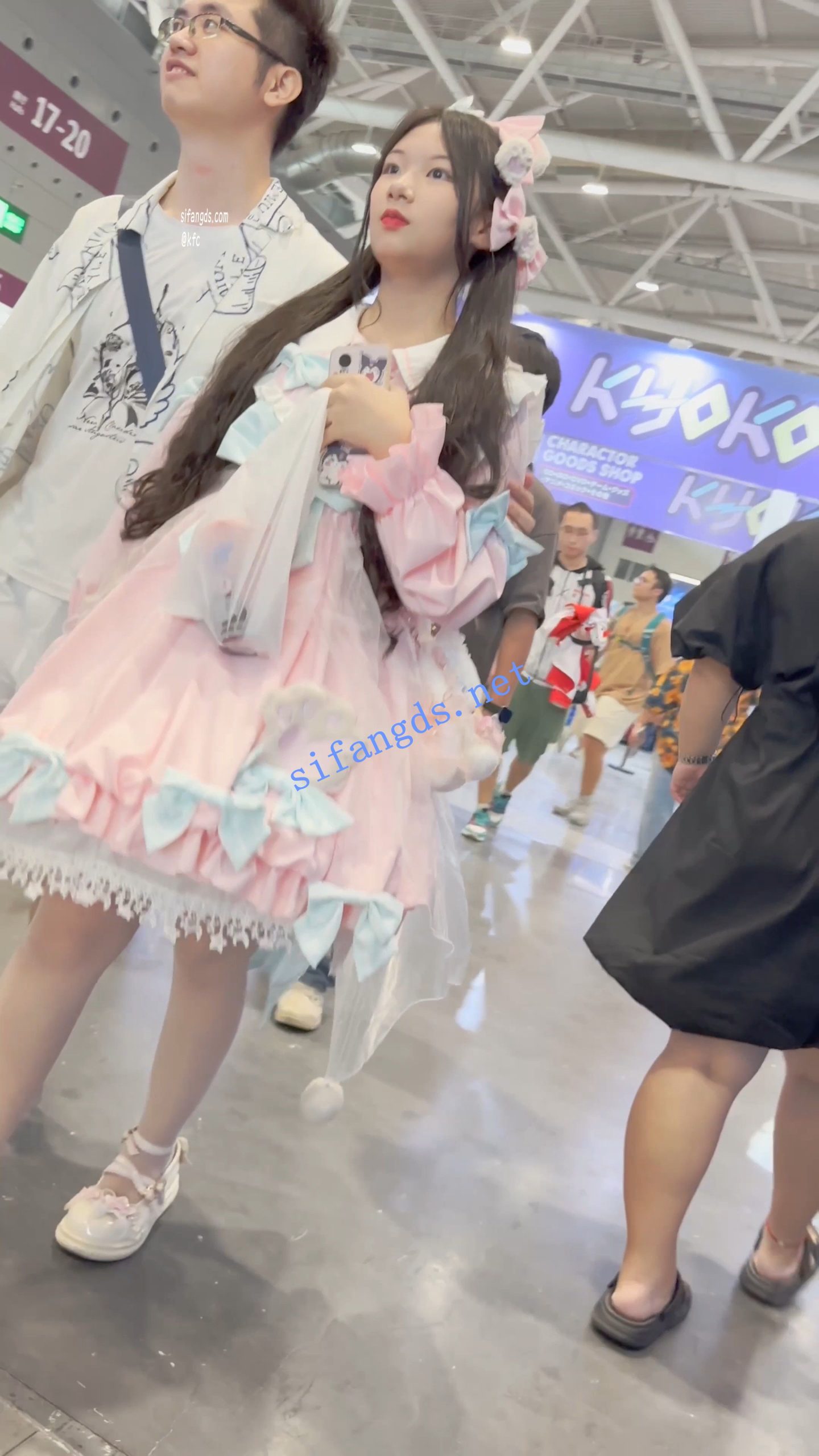 【无在线播放】【KFC】洛丽塔裙学生妹和男友逛街·白丝袜淡绿色内内前后CD【1V】【395M】深夜宿舍-仓鼠控的第二选择