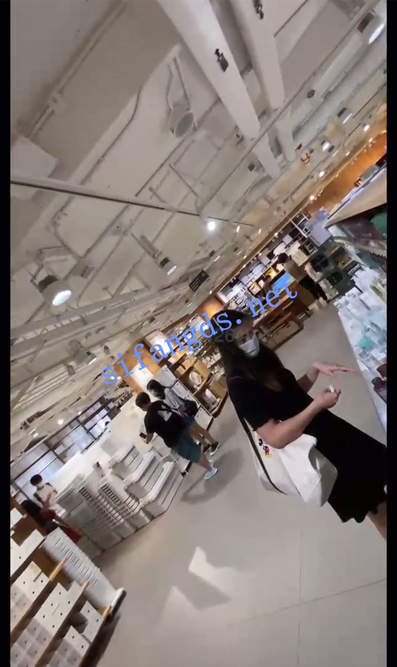 【无在线播放】【1597系列CD】36-37玩具店抄底小姐姐花裙灰内+包臀裙白内【2V】【556M】深夜宿舍-仓鼠控的第二选择