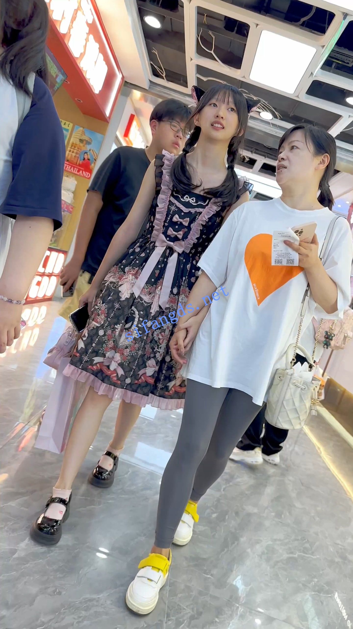 图片[8]深夜宿舍-仓鼠控的第二选择【无在线播放】【KFC】洛丽塔裙学生妹和妈妈逛街·白色窄内前后CD可爱系【1V】【768M】深夜宿舍-仓鼠控的第二选择