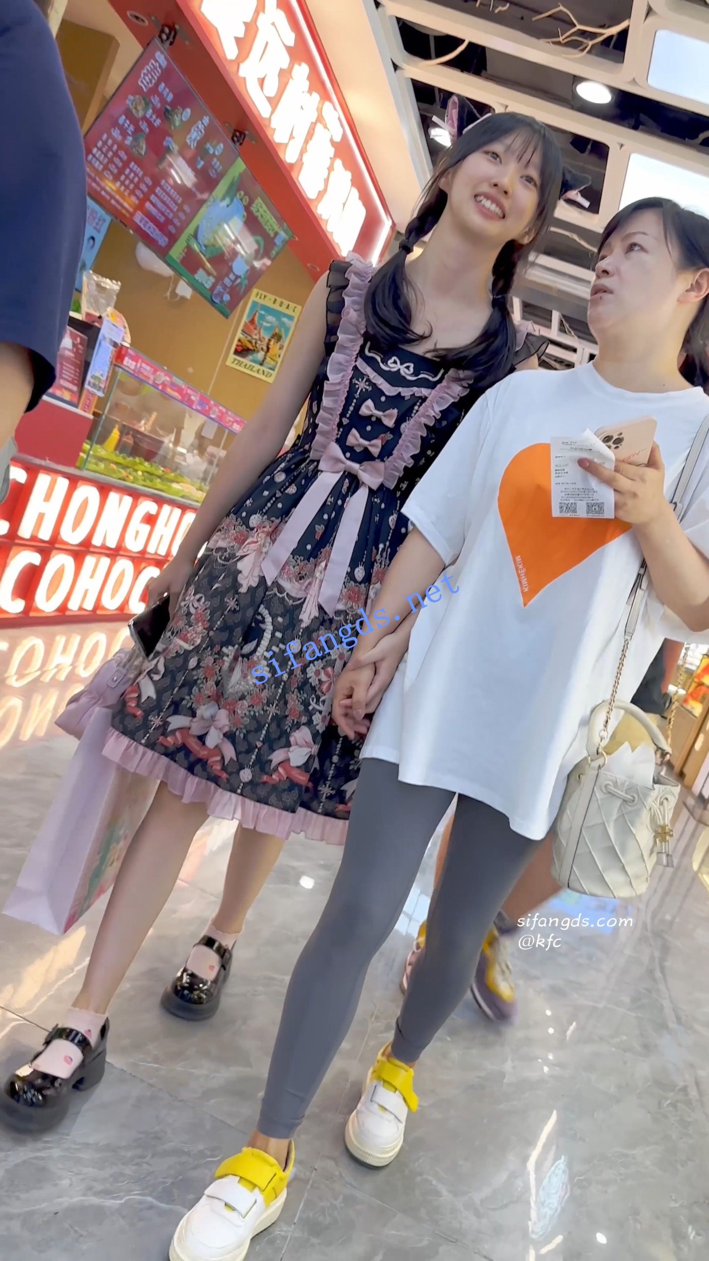 图片[10]深夜宿舍-仓鼠控的第二选择【无在线播放】【KFC】洛丽塔裙学生妹和妈妈逛街·白色窄内前后CD可爱系【1V】【768M】深夜宿舍-仓鼠控的第二选择