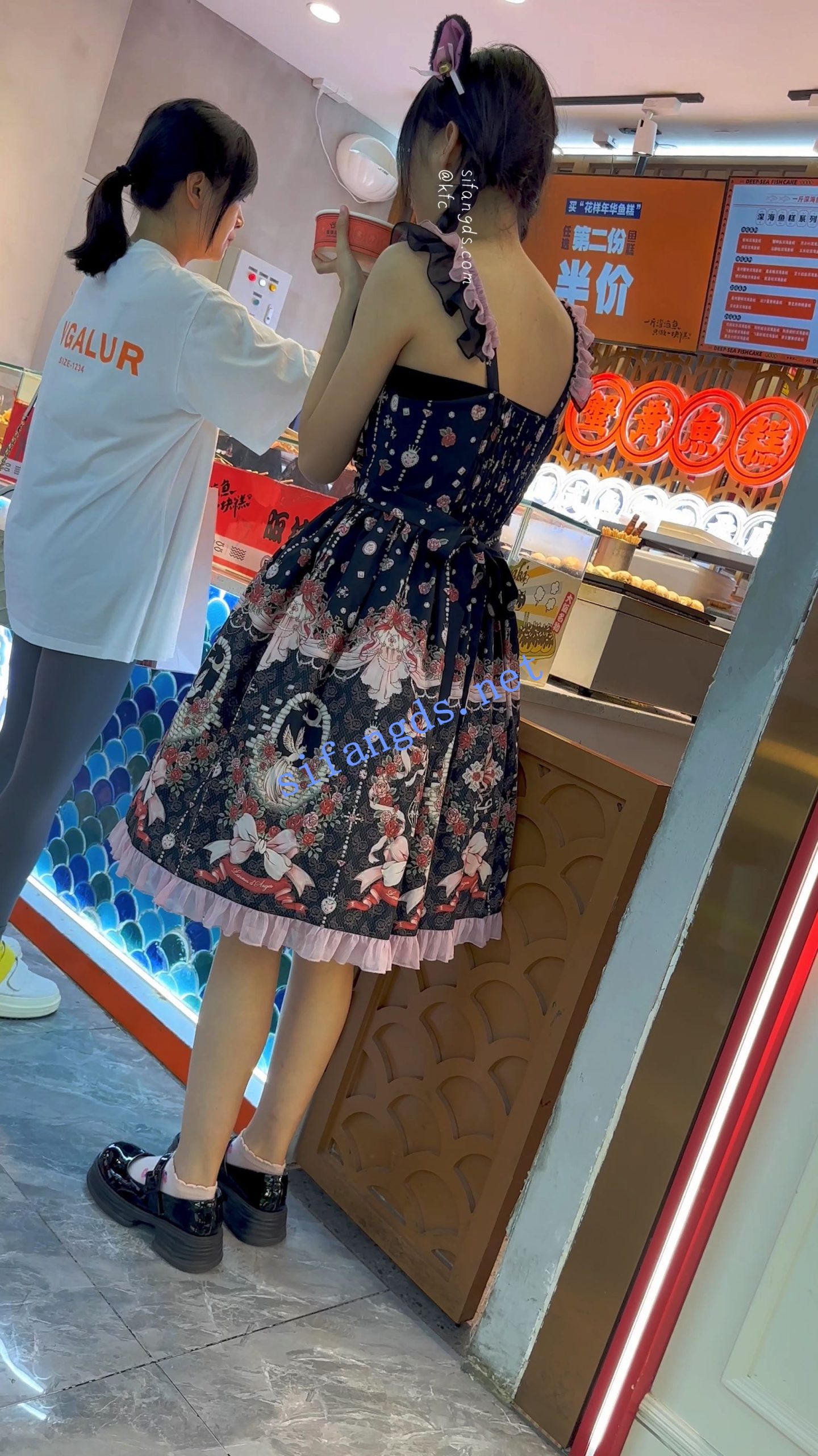 图片[3]深夜宿舍-仓鼠控的第二选择【无在线播放】【KFC】洛丽塔裙学生妹和妈妈逛街·白色窄内前后CD可爱系【1V】【768M】深夜宿舍-仓鼠控的第二选择