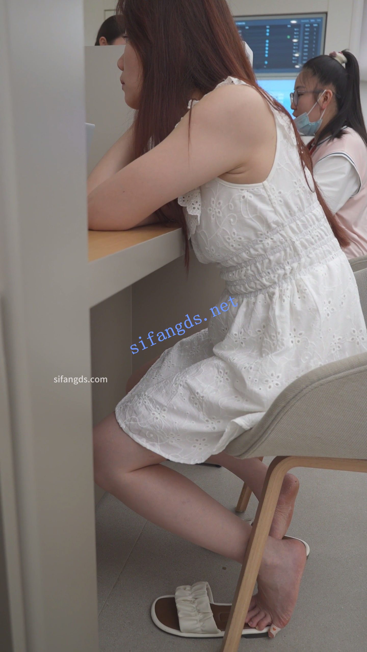 【无在线播放】(BC-AA-582)手机店抄底白裙光脚少妇..性感肉臀无痕内露黑色【1V】【663M】深夜宿舍-仓鼠控的第二选择