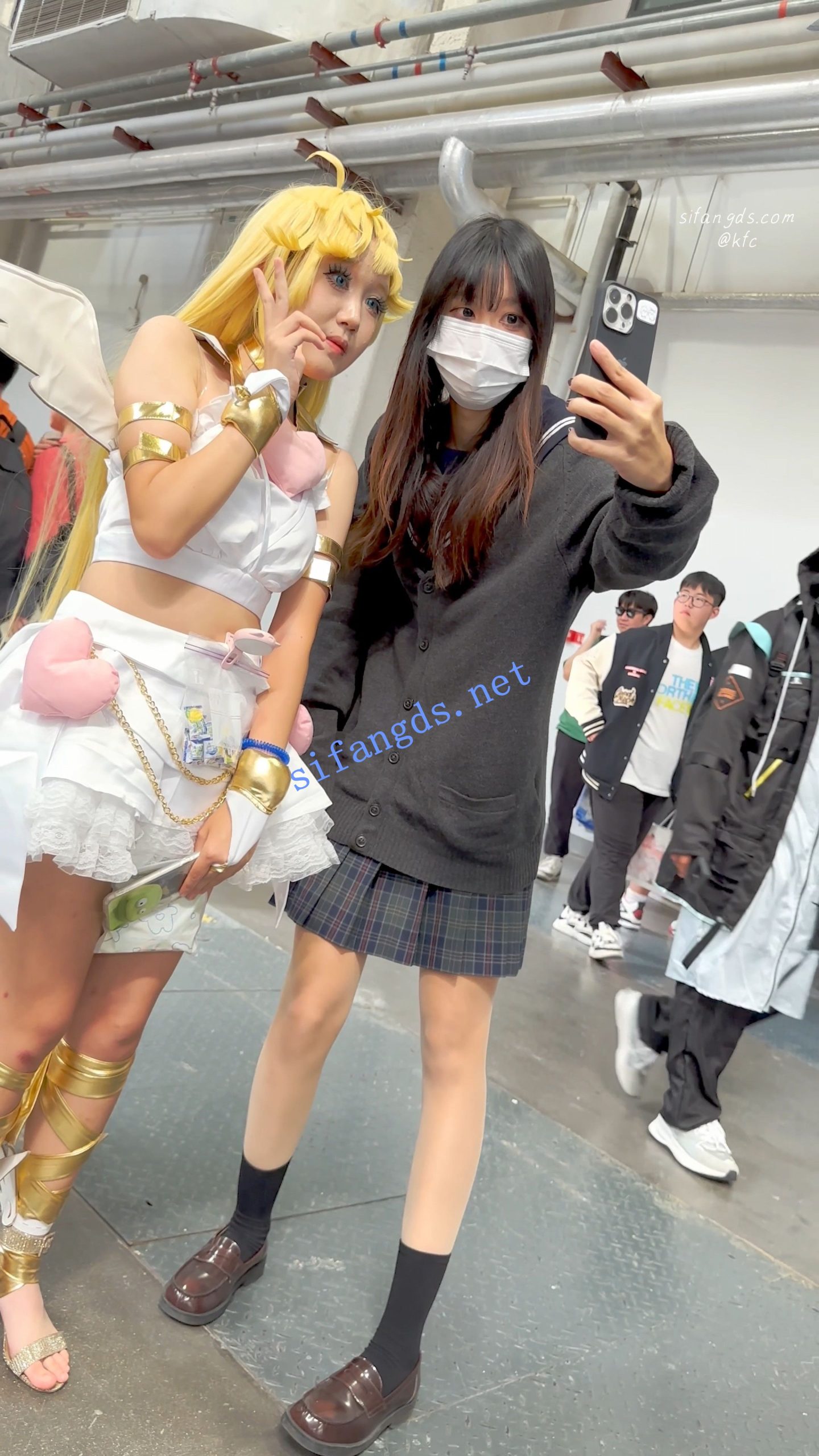 图片[16]深夜宿舍-仓鼠控的第二选择【无在线播放】【KFC】两个JK制服学生妹·肉丝袜可爱内·白色骚窄内一箭双雕【1V】【810M】深夜宿舍-仓鼠控的第二选择