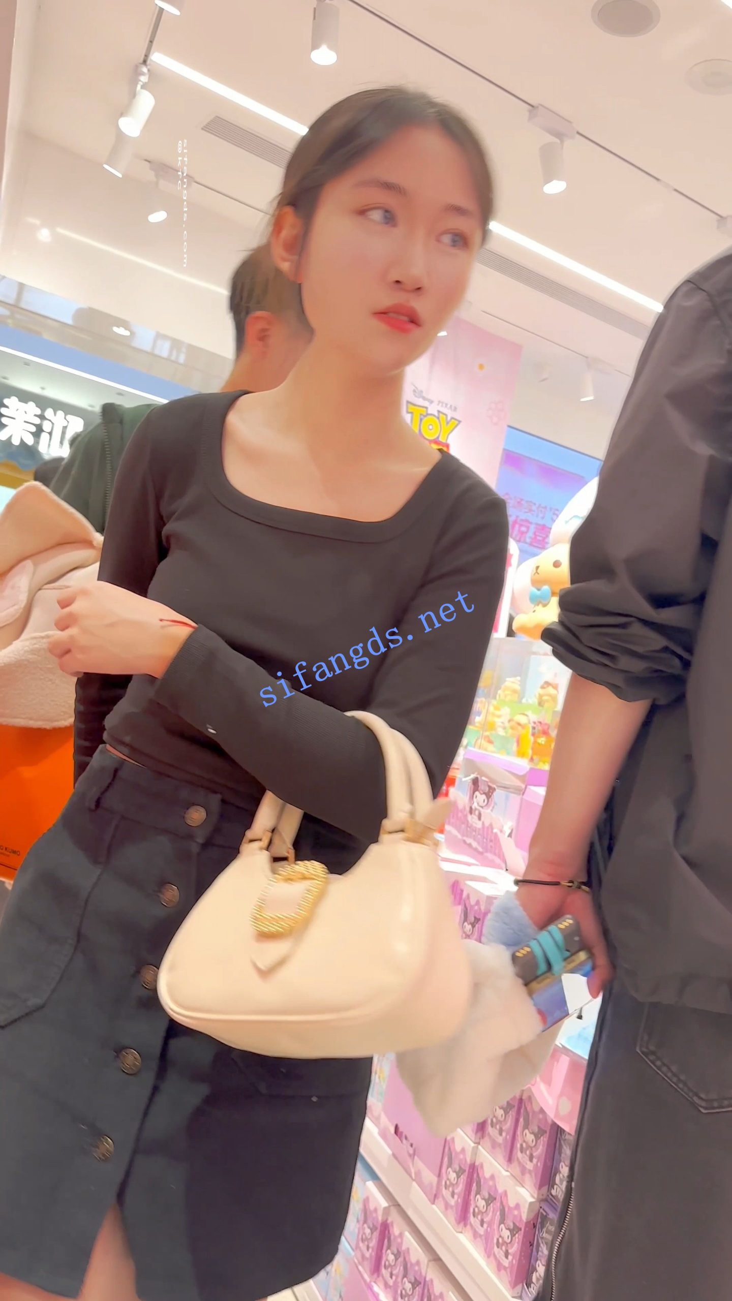 图片[2]深夜宿舍-仓鼠控的第二选择【无在线播放】【KFC】短裙学生妹酷似许家印·0D肉丝白内·翘起屁股拍超清CD【1V】【309M】深夜宿舍-仓鼠控的第二选择