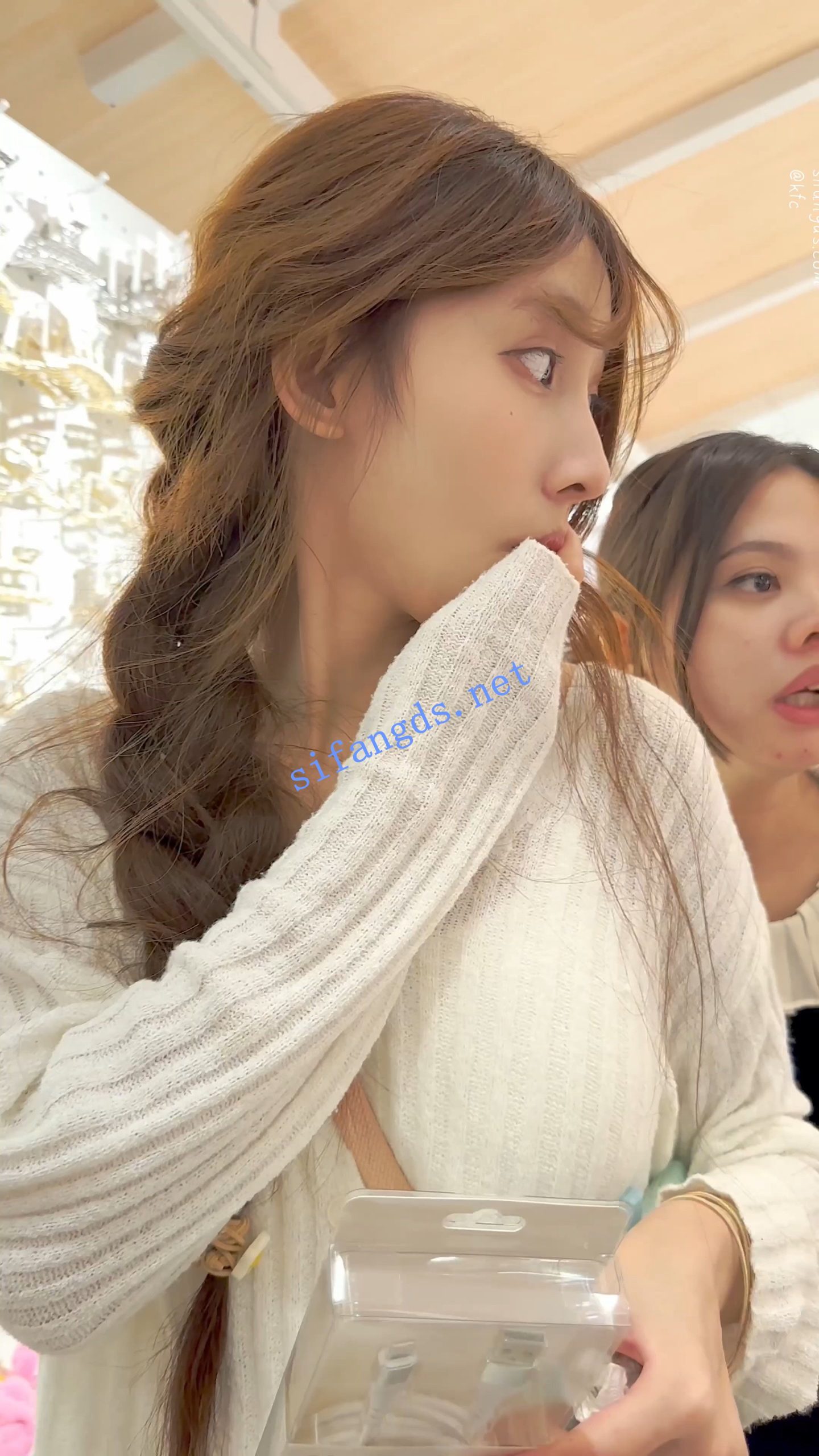 图片[3]深夜宿舍-仓鼠控的第二选择【无在线播放】【KFC】身材极品超美混血学生妹·包臀裙马尾辫白色内前后CD【1V】【365M】深夜宿舍-仓鼠控的第二选择