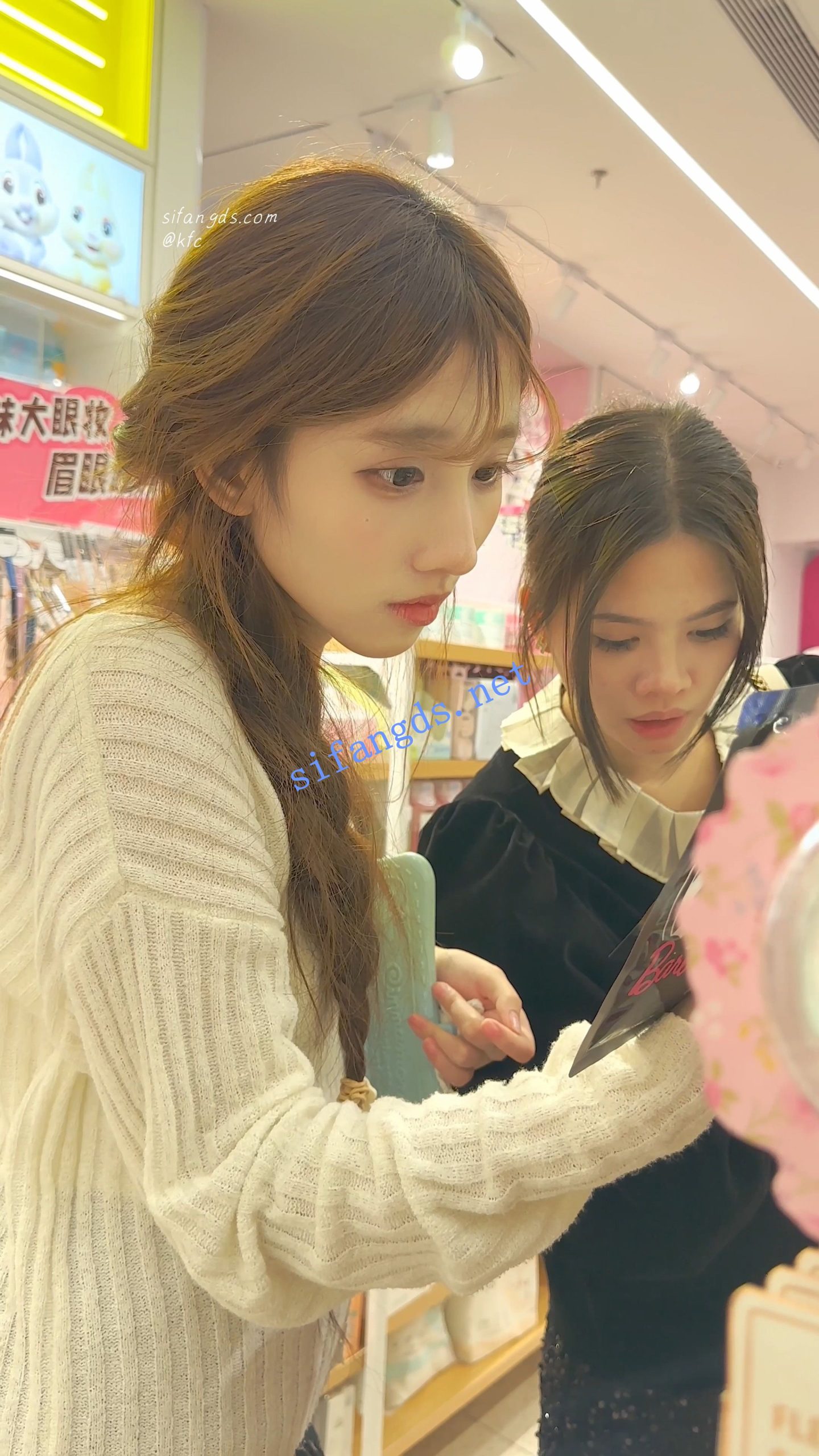 图片[2]深夜宿舍-仓鼠控的第二选择【无在线播放】【KFC】身材极品超美混血学生妹·包臀裙马尾辫白色内前后CD【1V】【365M】深夜宿舍-仓鼠控的第二选择