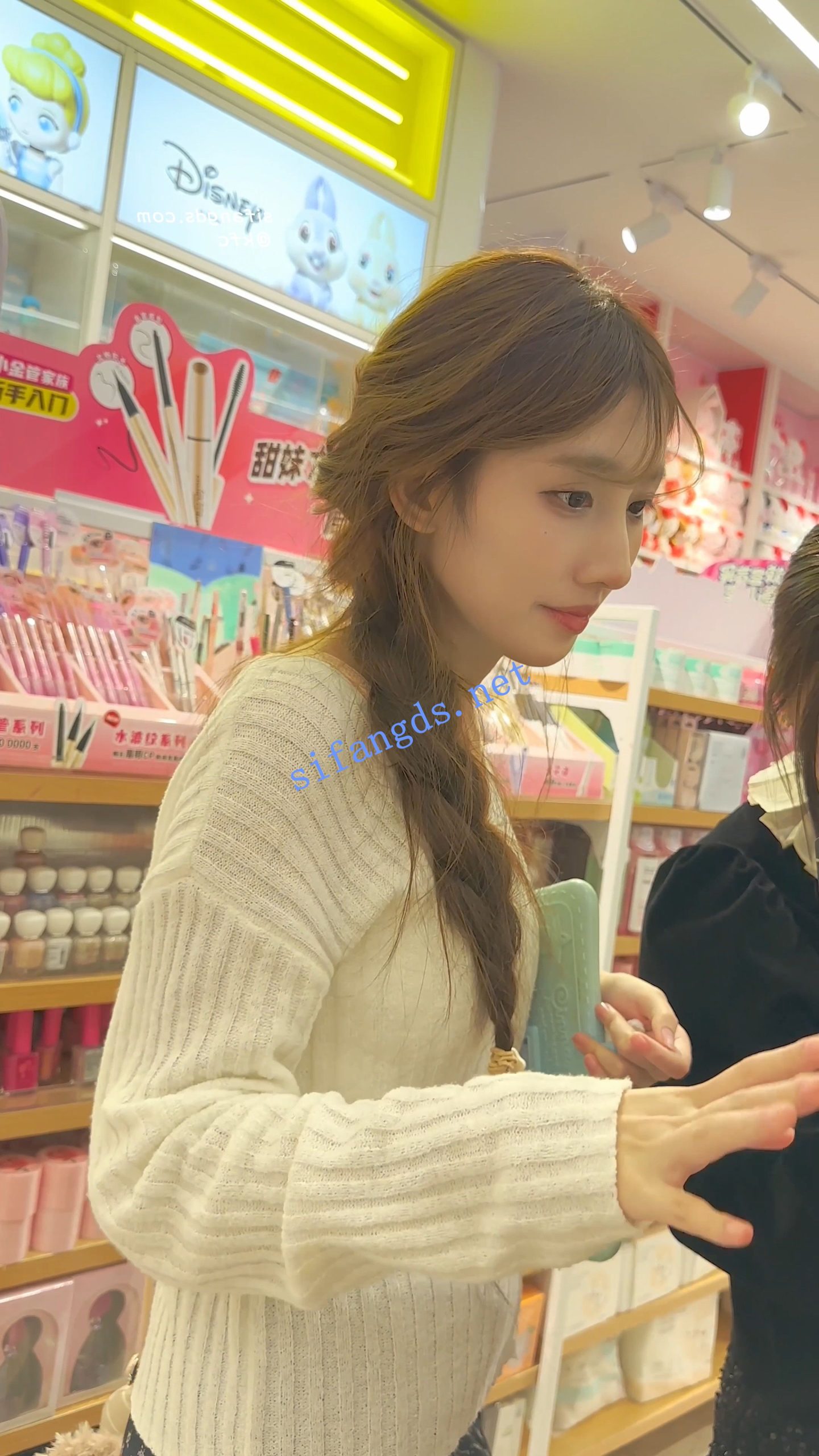 图片[6]深夜宿舍-仓鼠控的第二选择【无在线播放】【KFC】身材极品超美混血学生妹·包臀裙马尾辫白色内前后CD【1V】【365M】深夜宿舍-仓鼠控的第二选择