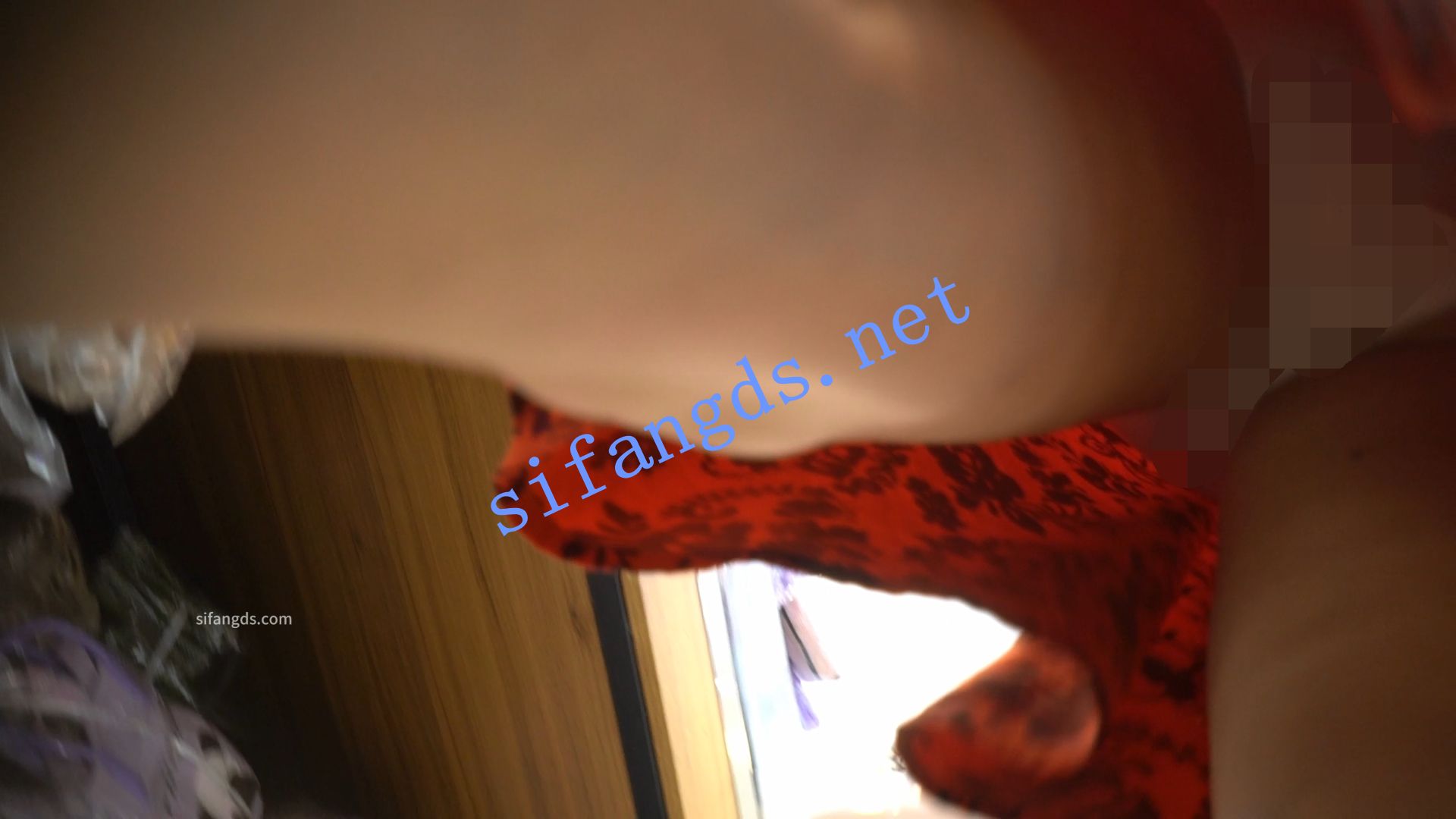 图片[3]深夜宿舍-仓鼠控的第二选择【无在线播放】（空城原创）红裙少妇逛街，干净微透白N包裹肥臀【1V】【262M】深夜宿舍-仓鼠控的第二选择