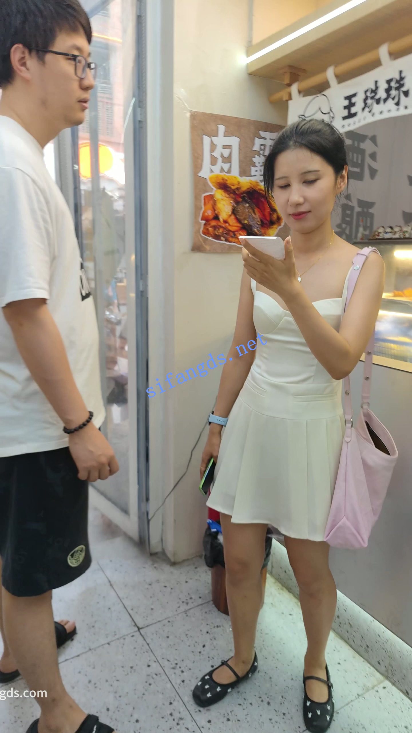 【无在线播放】【CSCD】白色连衣裙小姐姐和男朋友逛街，白色内内【1V】【504M】深夜宿舍-仓鼠控的第二选择