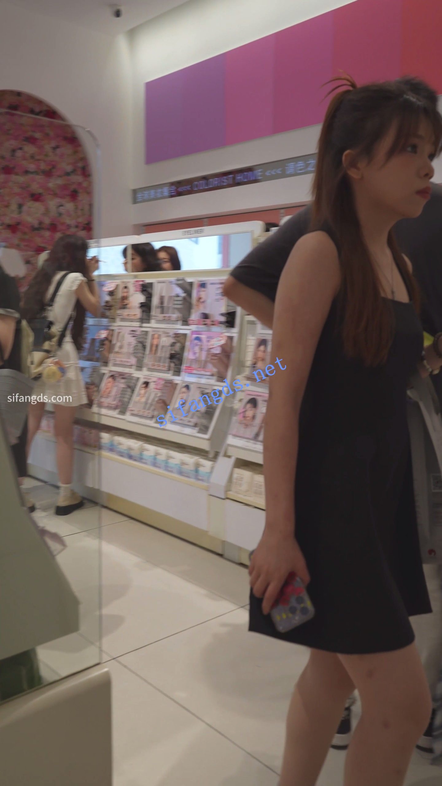 图片[3]深夜宿舍-仓鼠控的第二选择【无在线播放】(BC-AA-588)美妆店CD露肩裙小姐姐..无痕内夹成丁字两侧露毛【1V】【587M】深夜宿舍-仓鼠控的第二选择