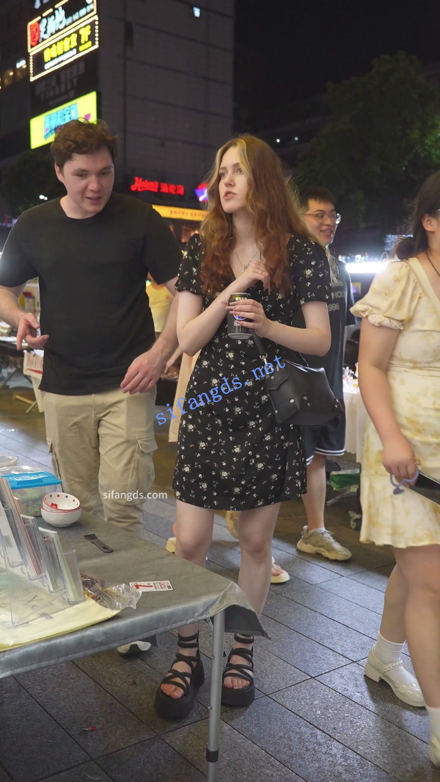 图片[4]深夜宿舍-仓鼠控的第二选择【无在线播放】(BC-AA-591)花裙外国小姐姐..弯腰被CD蕾丝丁字裤屁股很白【1V】【224M】深夜宿舍-仓鼠控的第二选择