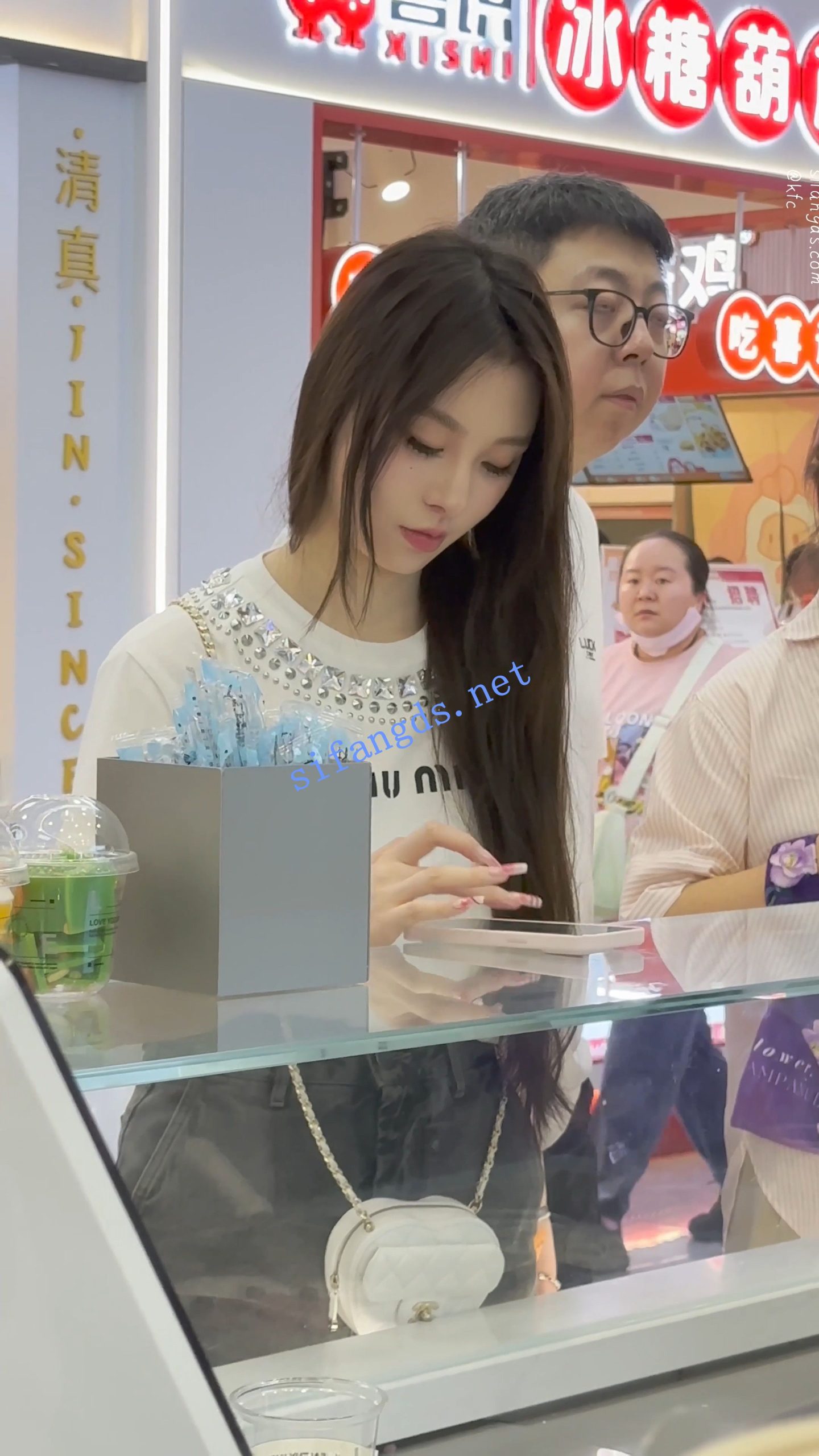 图片[2]深夜宿舍-仓鼠控的第二选择【无在线播放】【KFC】短裙美女和闺蜜买奶茶·精装气质型·大哥一直偷看美女【1V】【774M】深夜宿舍-仓鼠控的第二选择