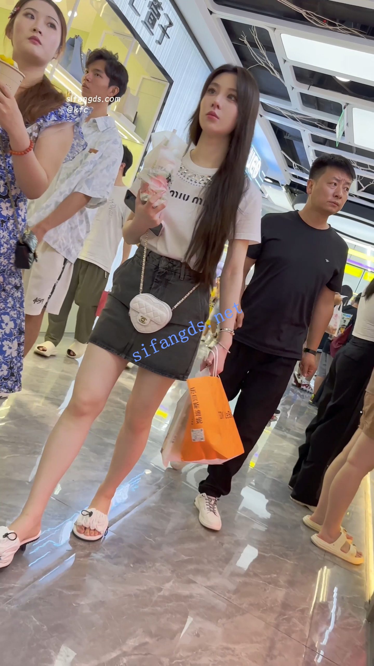 图片[18]深夜宿舍-仓鼠控的第二选择【无在线播放】【KFC】短裙美女和闺蜜买奶茶·精装气质型·大哥一直偷看美女【1V】【774M】深夜宿舍-仓鼠控的第二选择