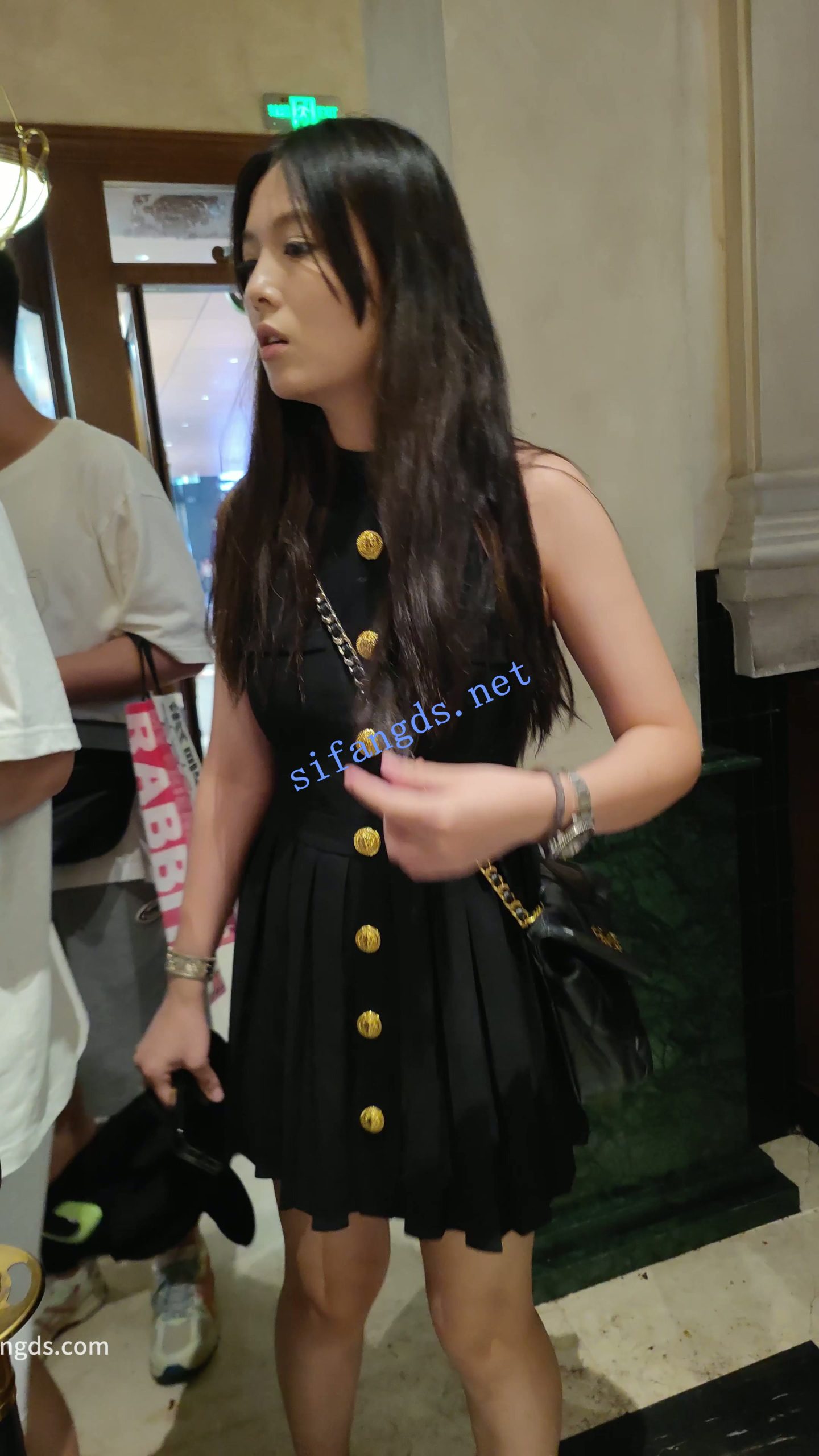 图片[4]深夜宿舍-仓鼠控的第二选择【无在线播放】【CSCD】黑色连衣裙美女和朋友逛街买蛋糕，黑色窄内【1V】【908M】深夜宿舍-仓鼠控的第二选择