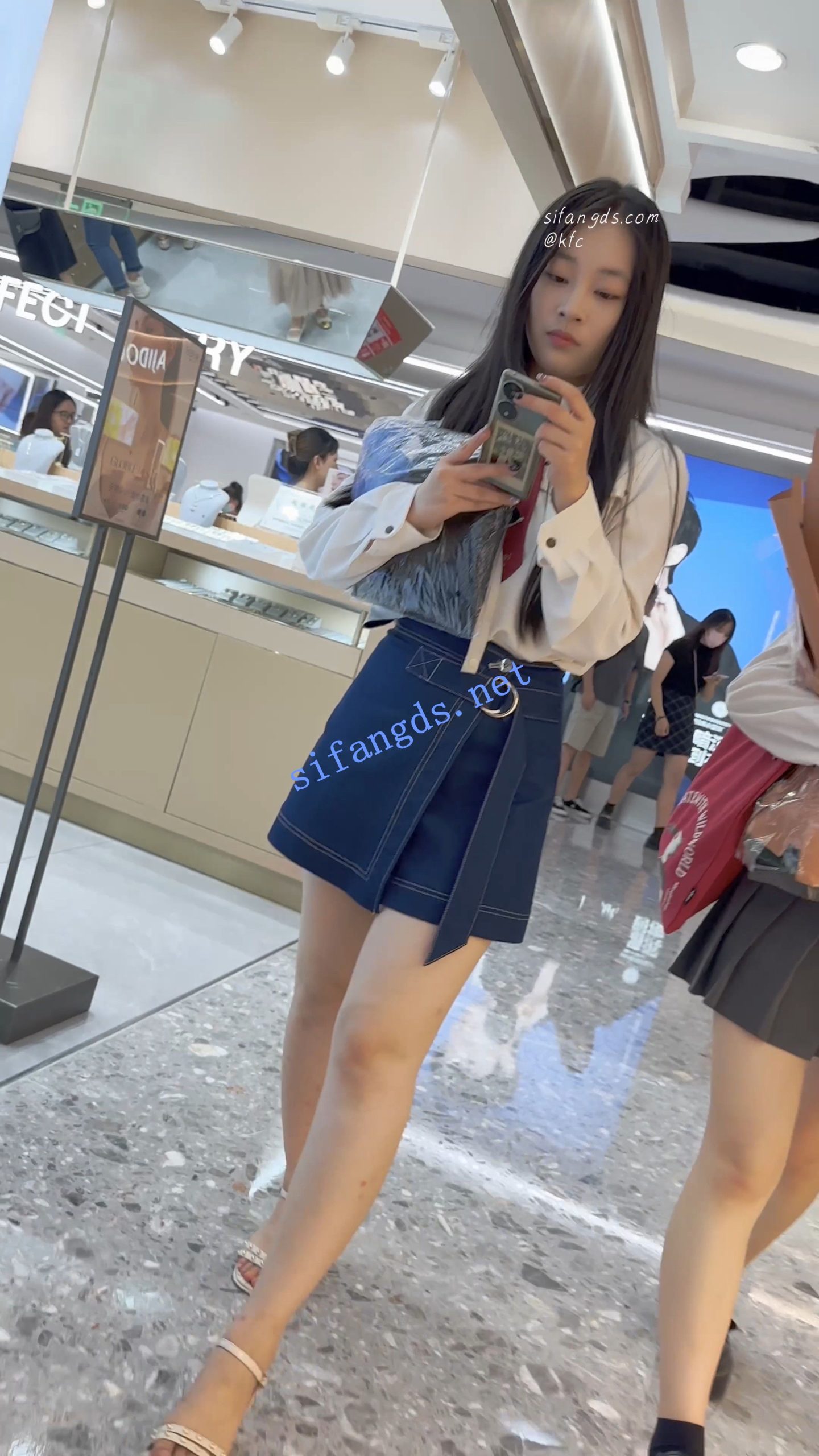 图片[4]深夜宿舍-仓鼠控的第二选择【无在线播放】【KFC】靓女下班回家·一直专注玩手机·短裙半透白内尿黄一片【1V】【764M】深夜宿舍-仓鼠控的第二选择